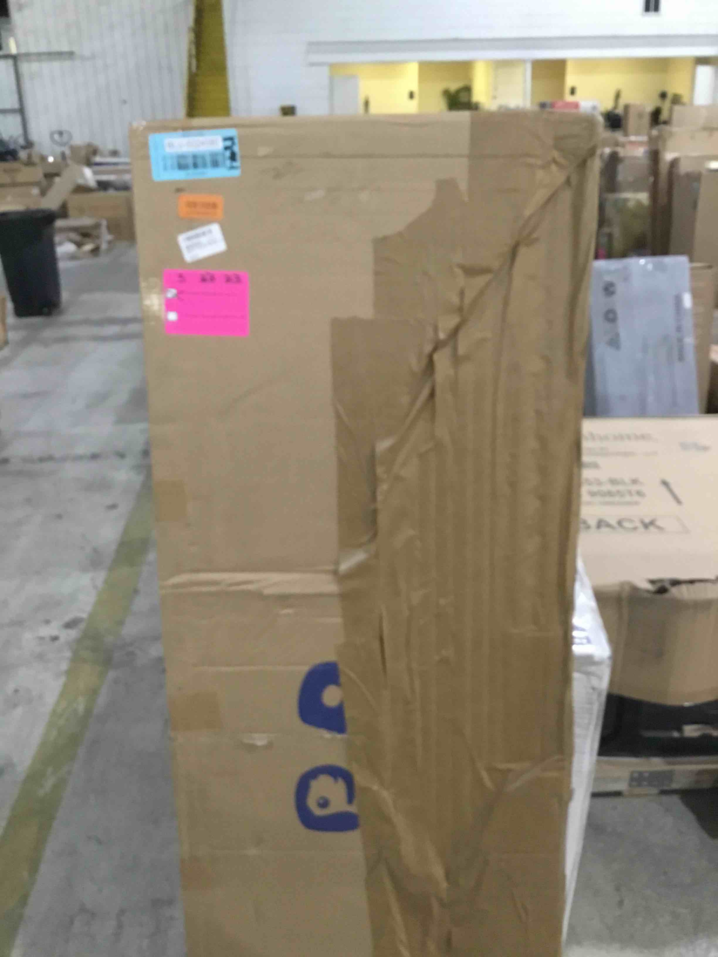 https://s3.amazonaws.com/lotting-images-prod/bidfta/BLU5024580_1691503824946.jpeg