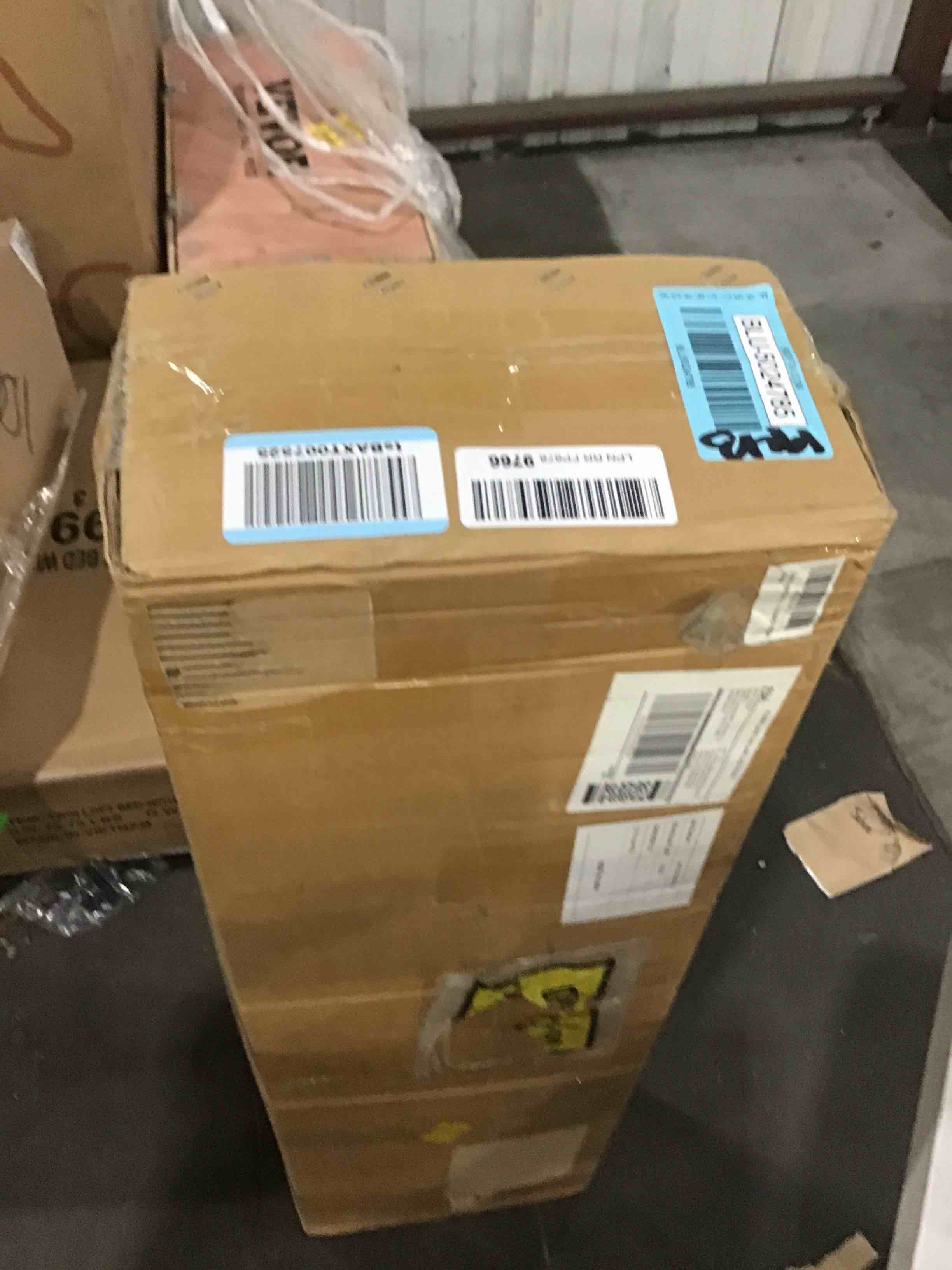 https://s3.amazonaws.com/lotting-images-prod/bidfta/BLU5024785_1691700395504.jpeg