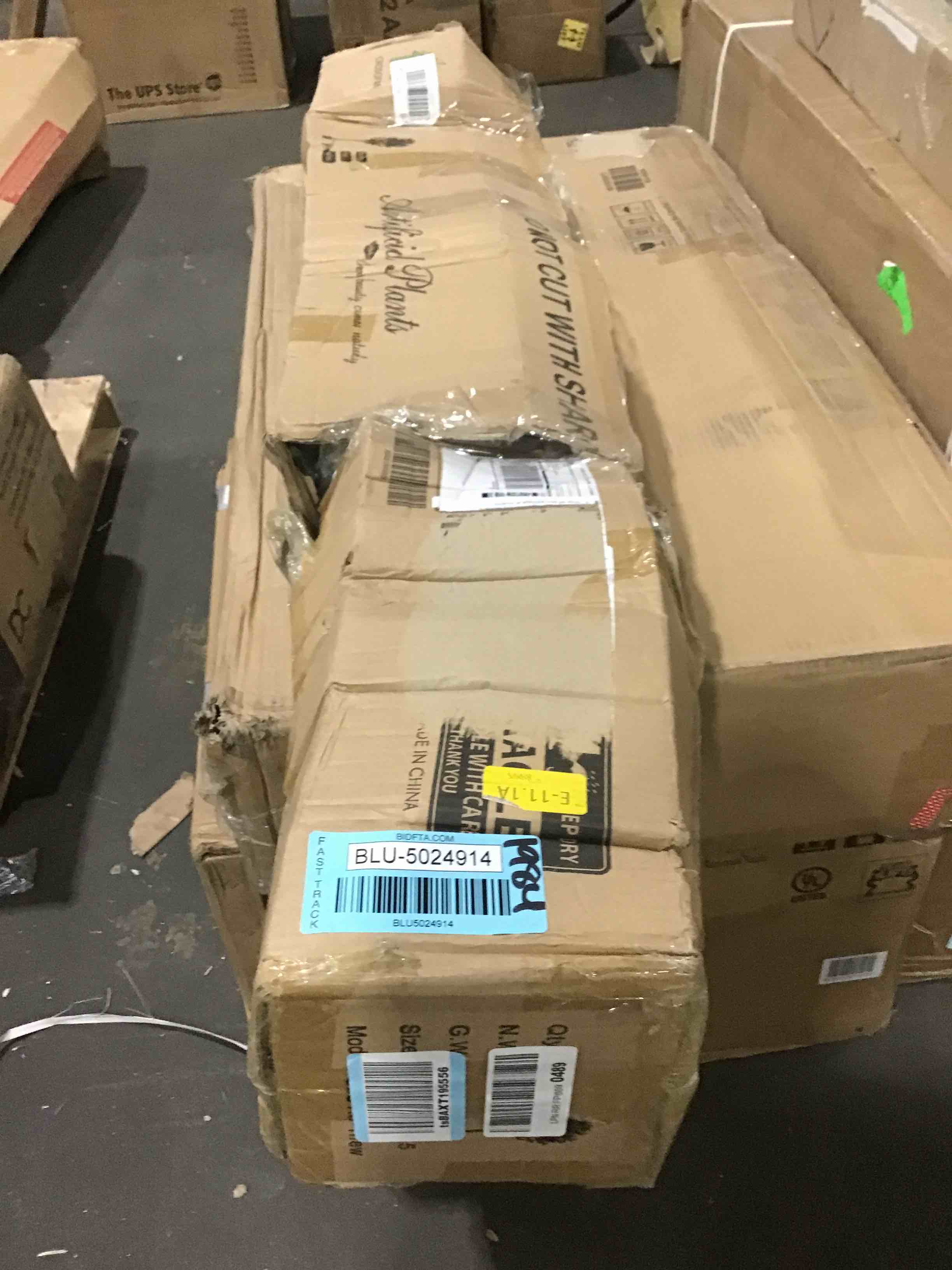 https://s3.amazonaws.com/lotting-images-prod/bidfta/BLU5024914_1692116098560.jpeg