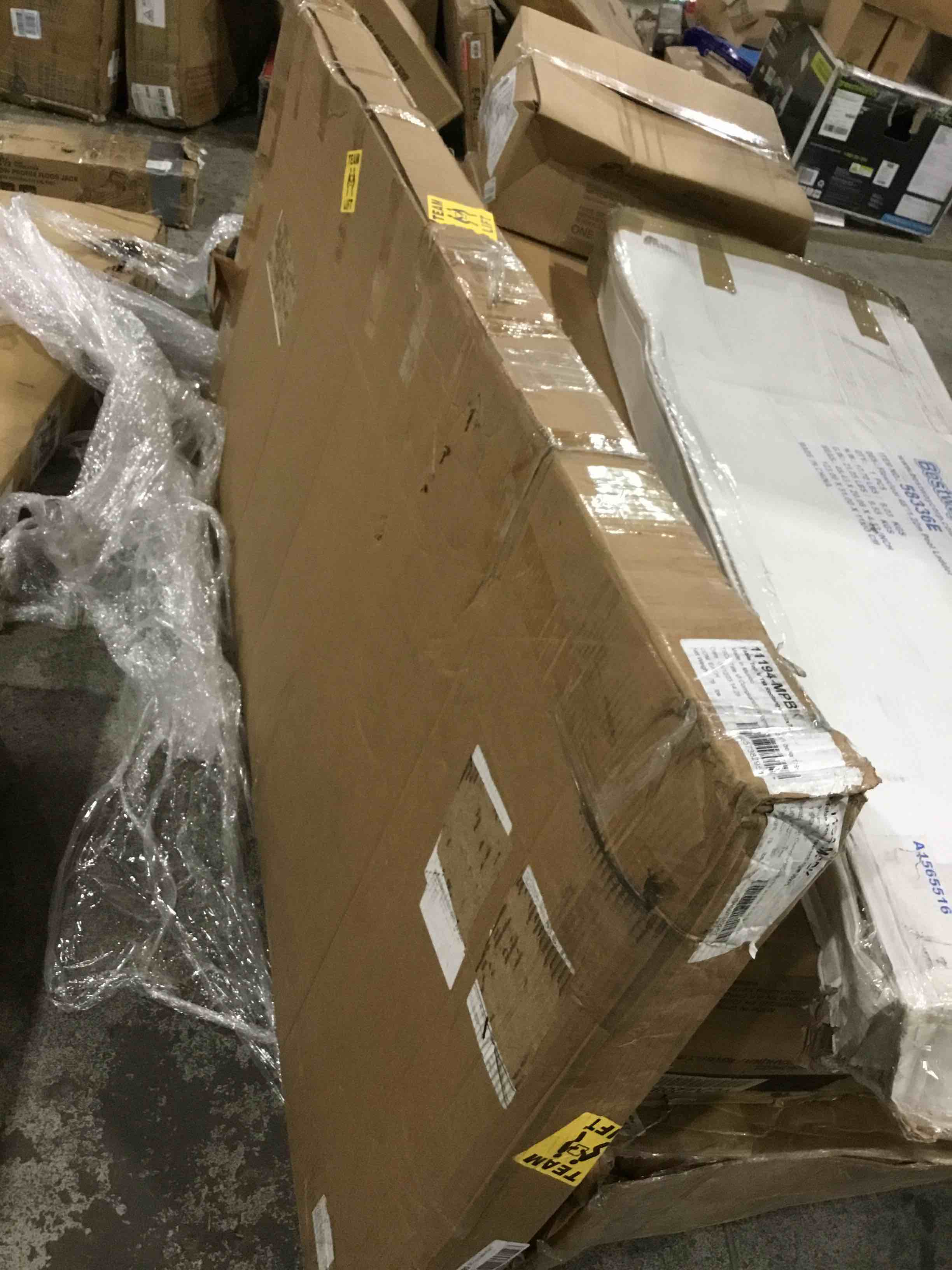 https://s3.amazonaws.com/lotting-images-prod/bidfta/BLU5025985_1690985586277.jpeg