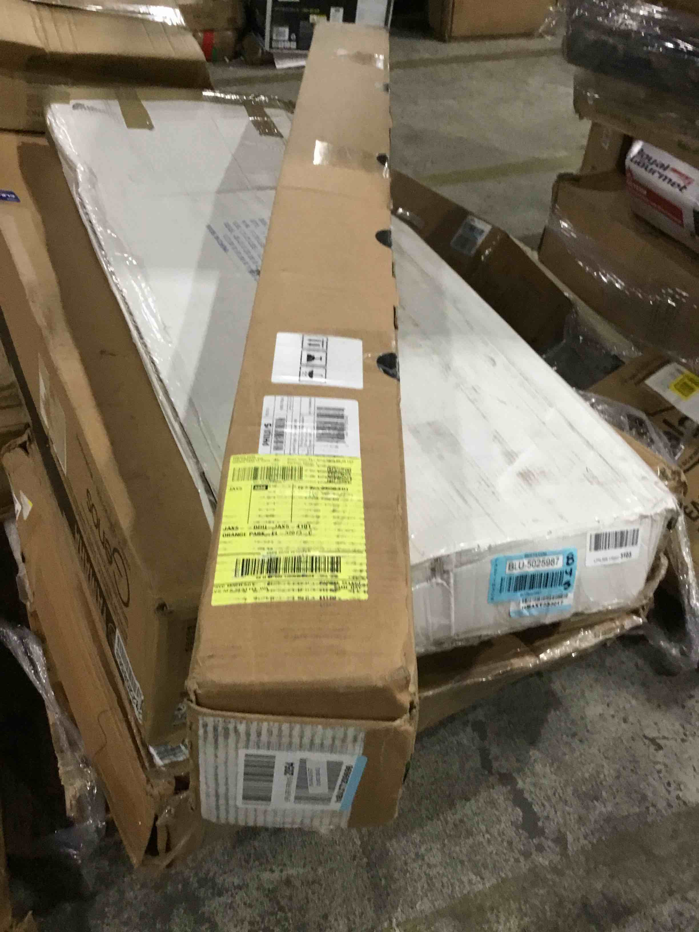 https://s3.amazonaws.com/lotting-images-prod/bidfta/BLU5025986_1690985149636.jpeg
