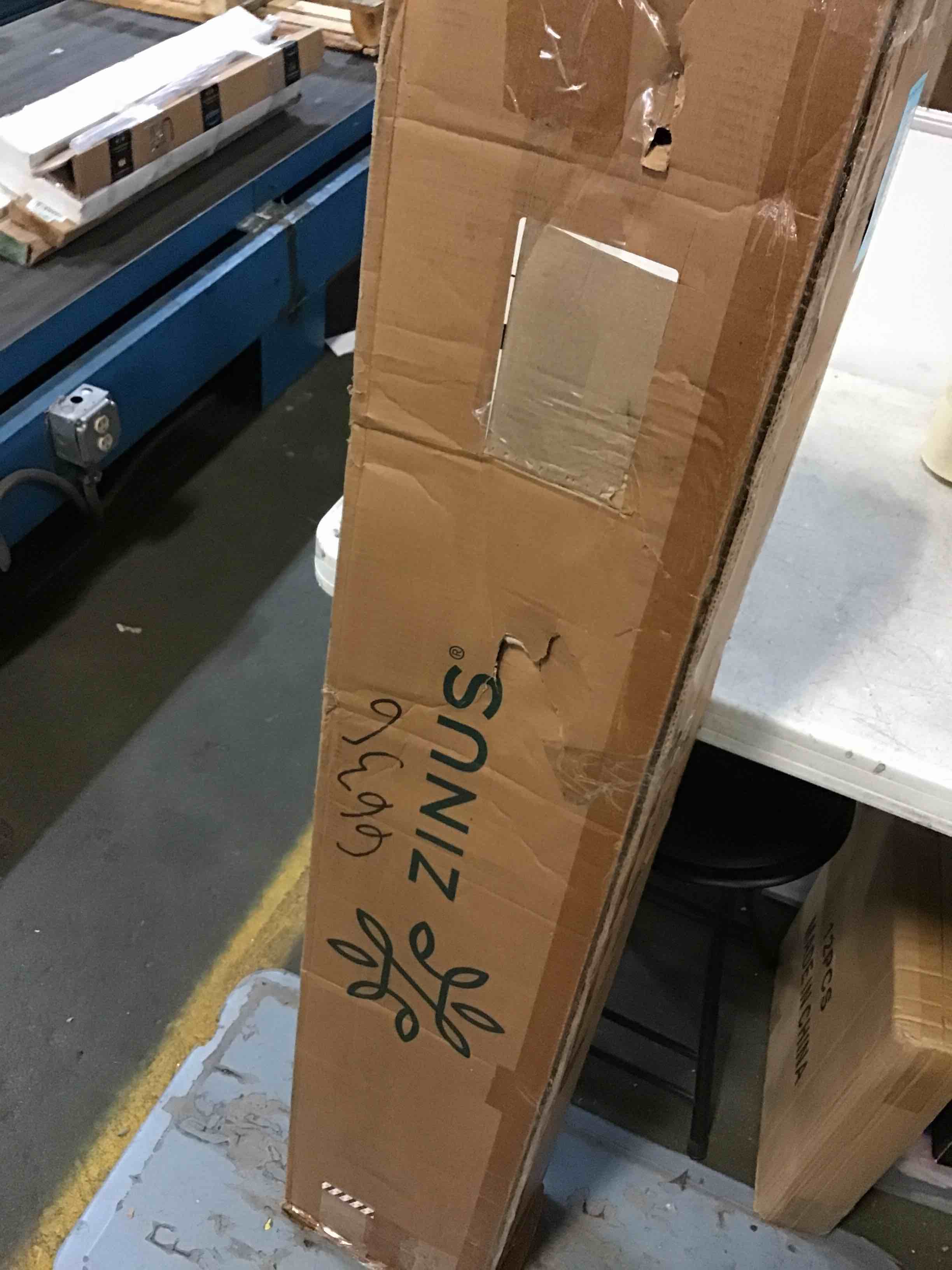 https://s3.amazonaws.com/lotting-images-prod/bidfta/BLU5029798_1685980731028.jpeg