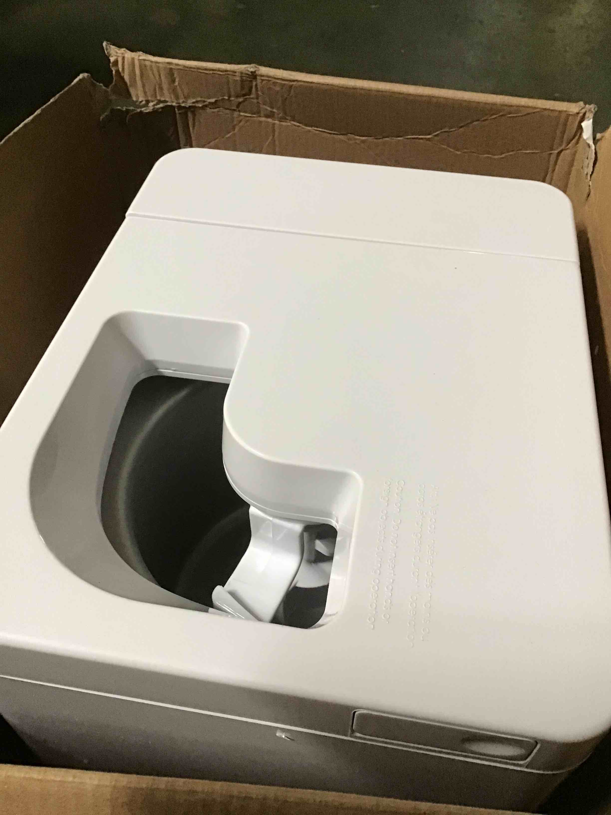 https://s3.amazonaws.com/lotting-images-prod/bidfta/BLU5031689_1685632979136.jpeg
