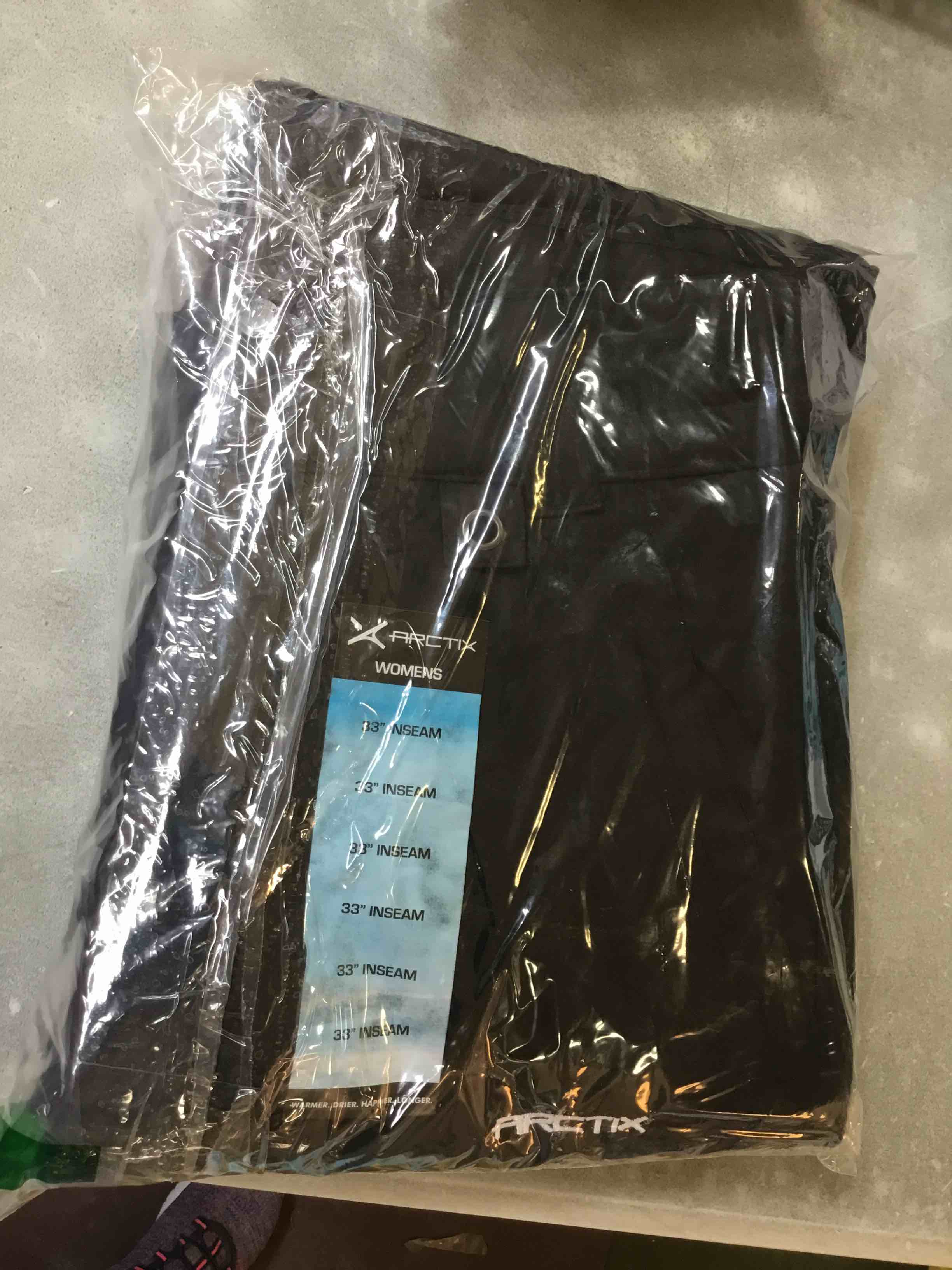 https://s3.amazonaws.com/lotting-images-prod/bidfta/BLU5038351_1686227958177.jpeg