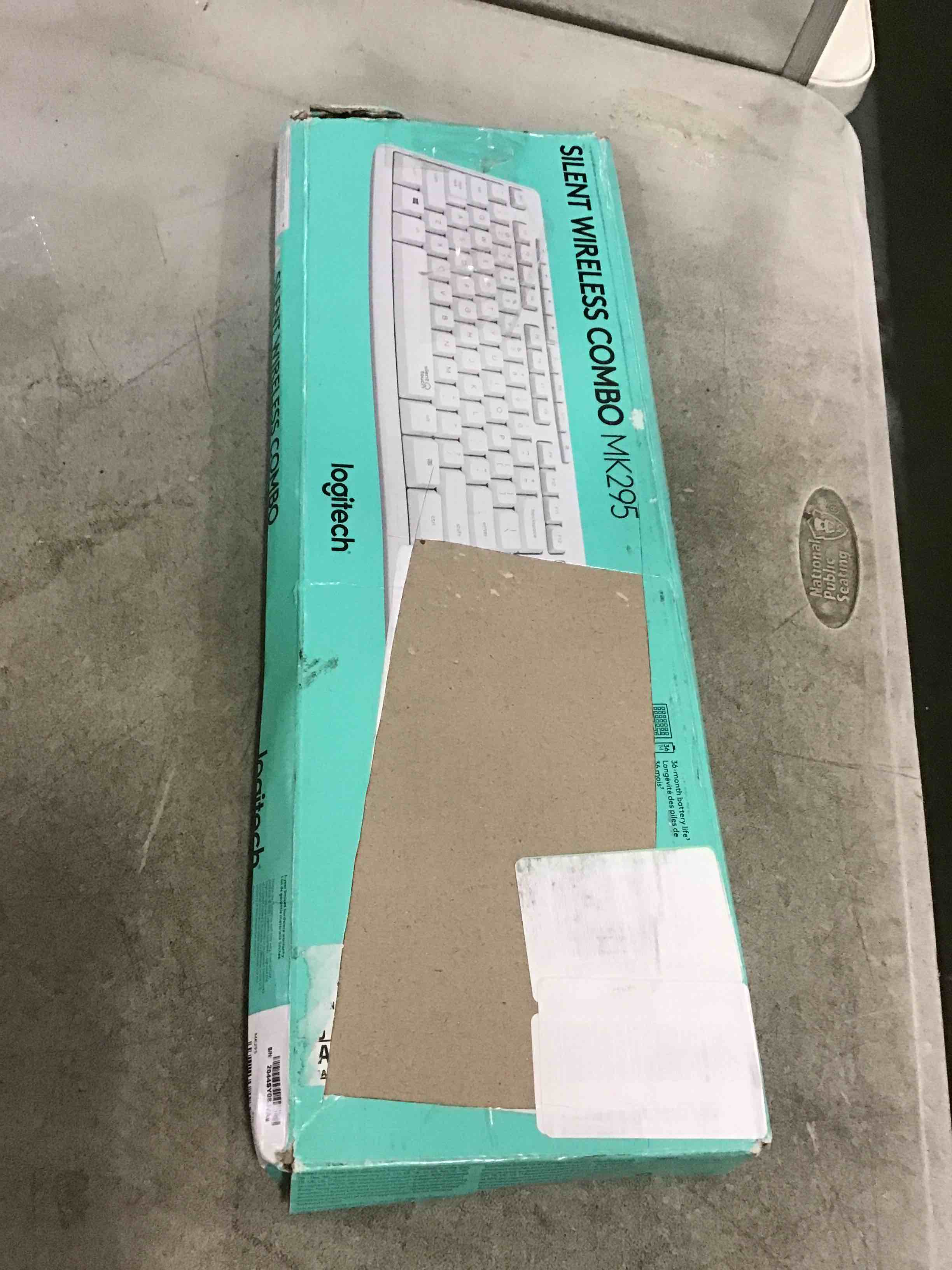 https://s3.amazonaws.com/lotting-images-prod/bidfta/BLU5042801_1686574525156.jpeg