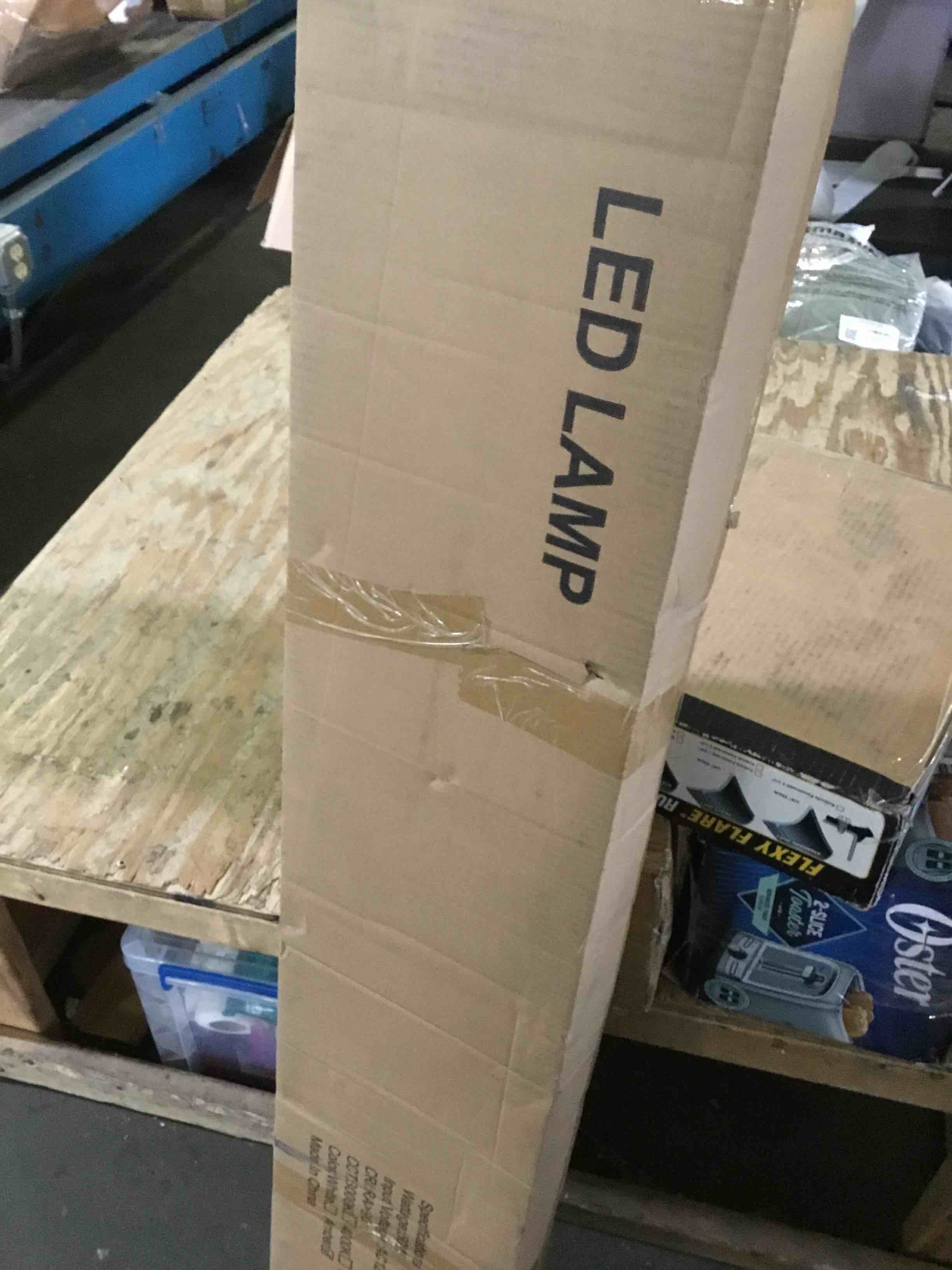 https://s3.amazonaws.com/lotting-images-prod/bidfta/BLU5046129_1687361755569.jpeg