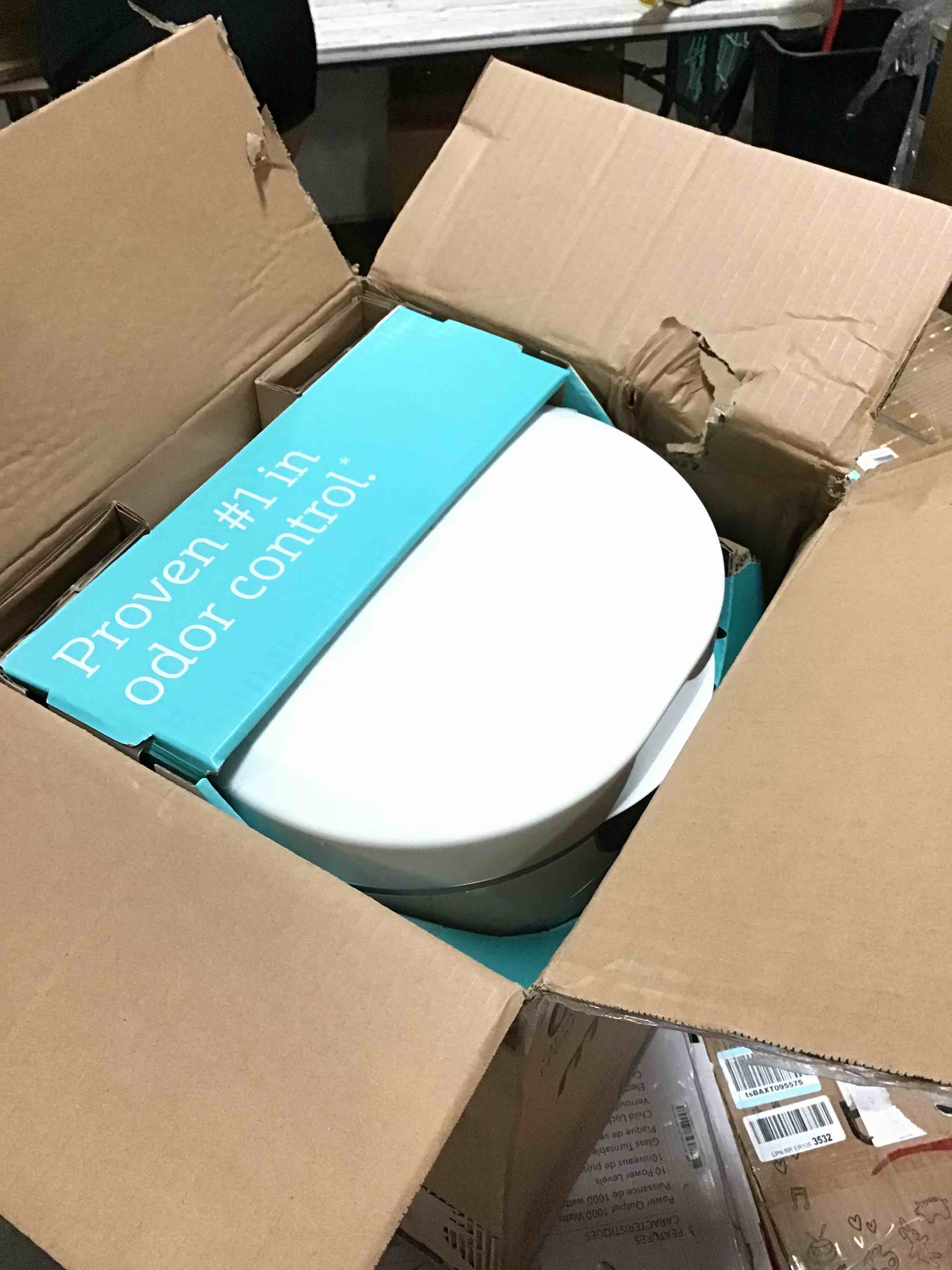https://s3.amazonaws.com/lotting-images-prod/bidfta/BLU5047485_1687275366239.jpeg
