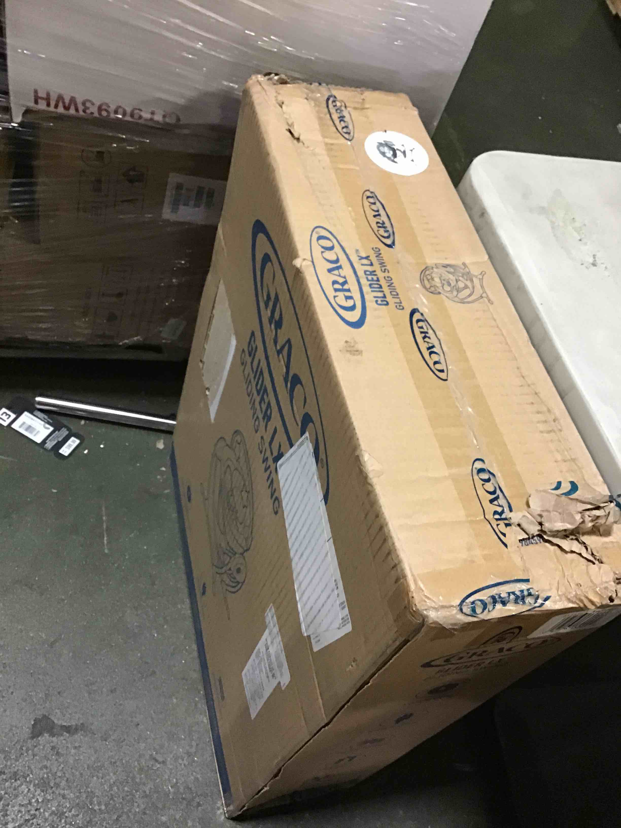 https://s3.amazonaws.com/lotting-images-prod/bidfta/BLU5047488_1687275739909.jpeg