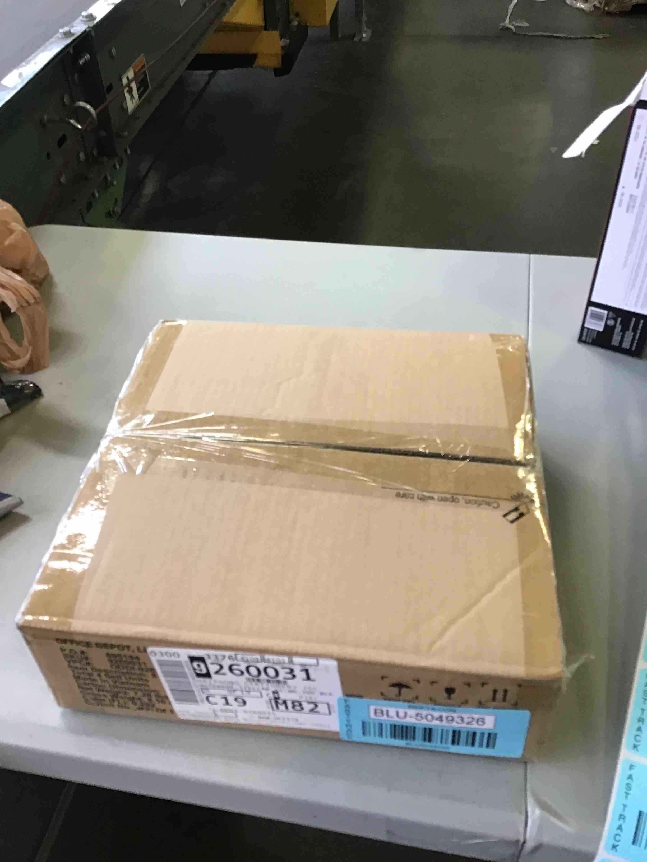 https://s3.amazonaws.com/lotting-images-prod/bidfta/BLU5049326_1686246739785.jpeg