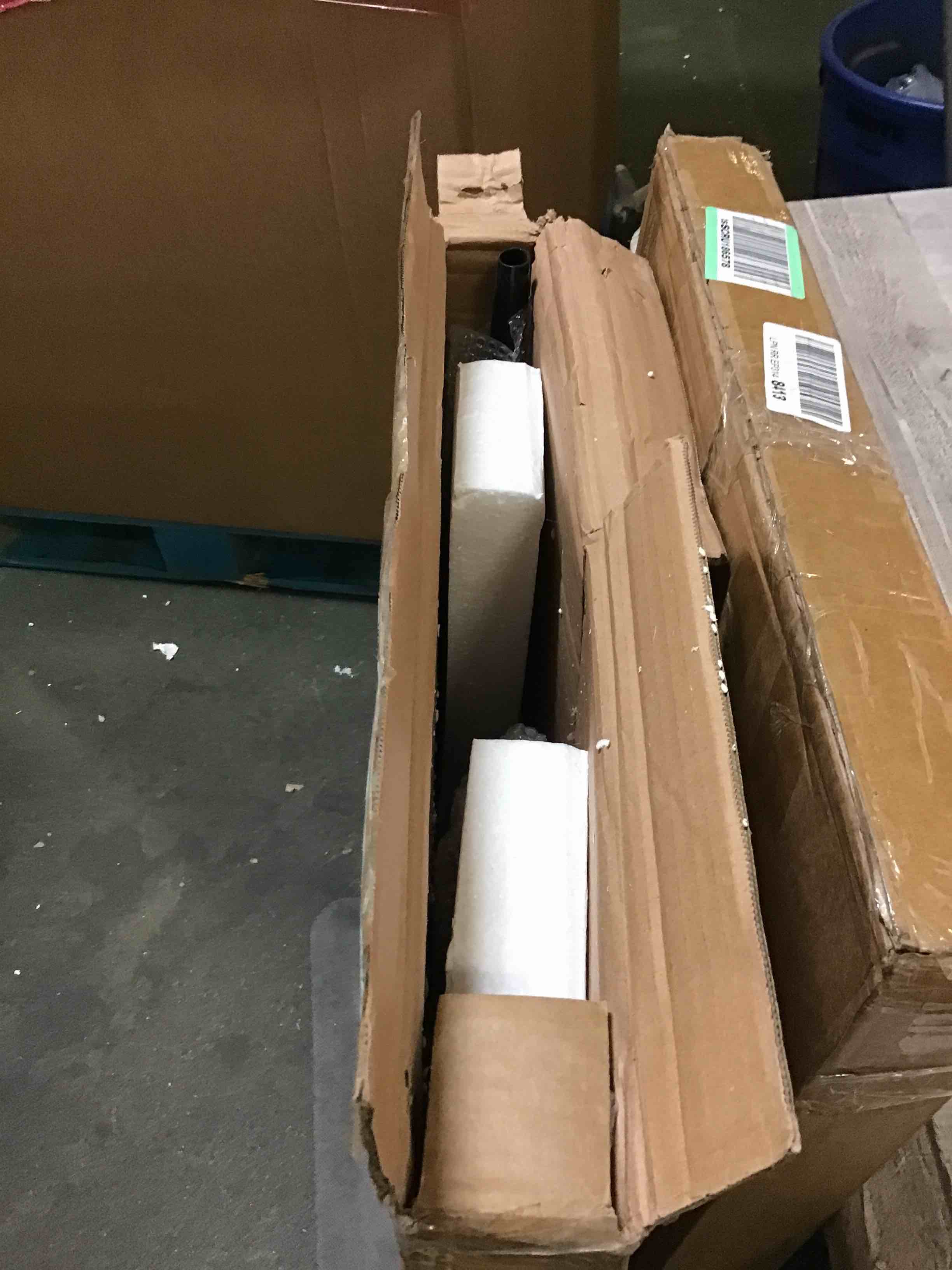 https://s3.amazonaws.com/lotting-images-prod/bidfta/BLU5050448_1685702637435.jpeg