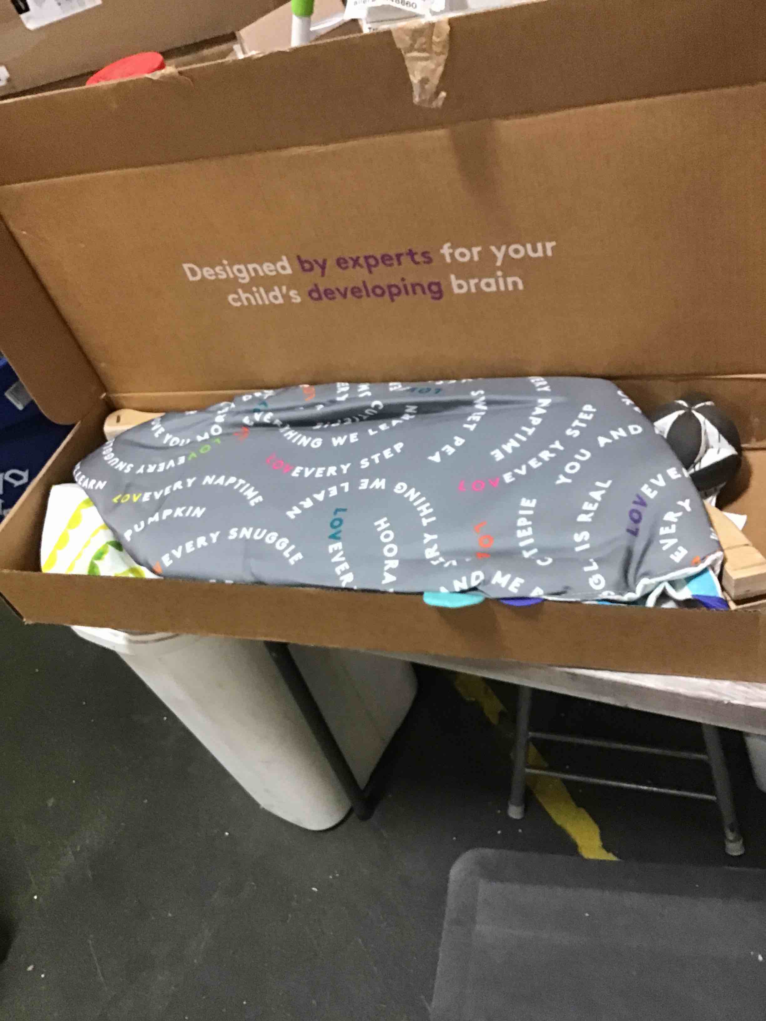 https://s3.amazonaws.com/lotting-images-prod/bidfta/BLU5050646_1686066858343.jpeg