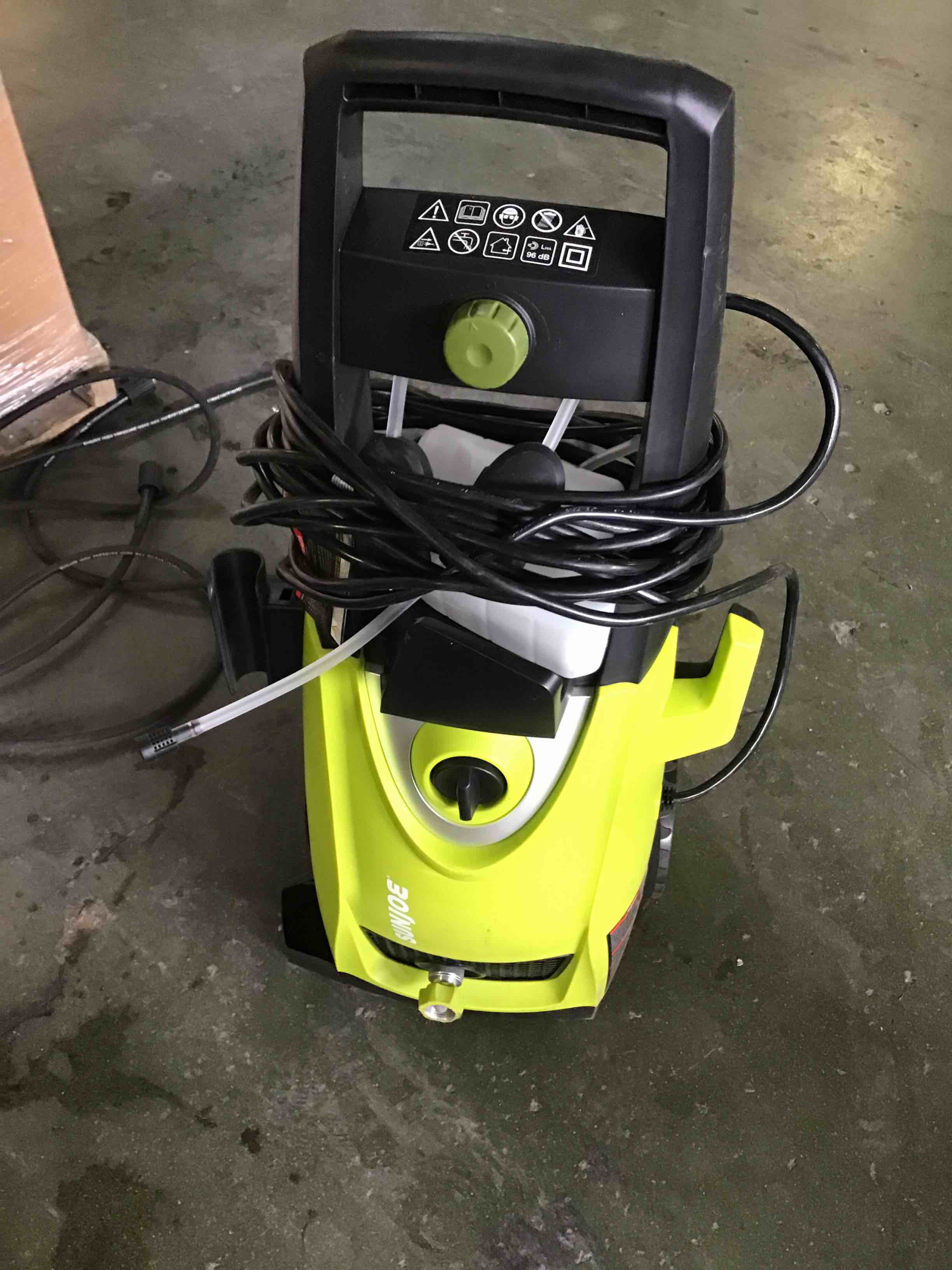https://s3.amazonaws.com/lotting-images-prod/bidfta/BLU5053332_1685463143123.jpeg