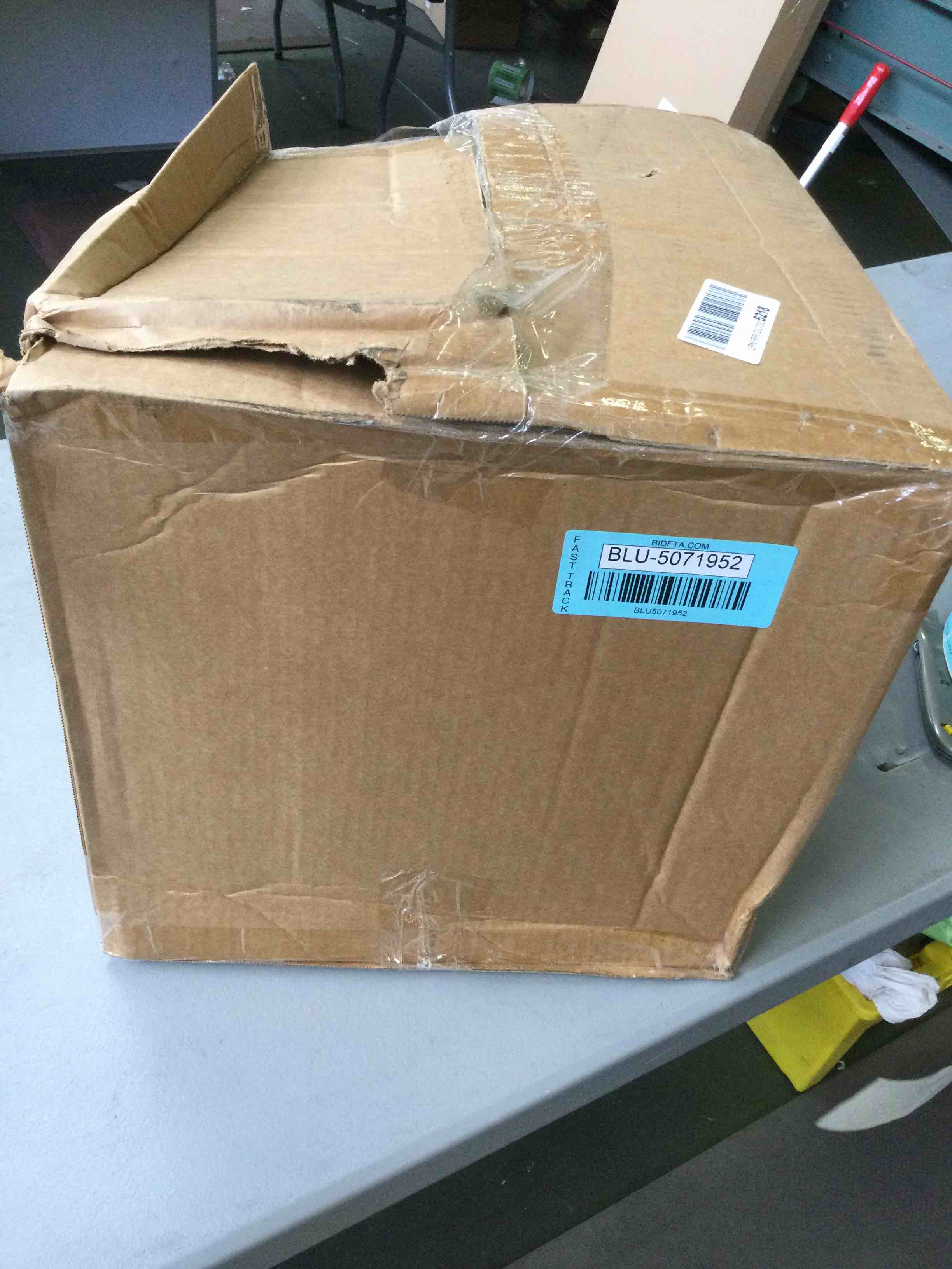 https://s3.amazonaws.com/lotting-images-prod/bidfta/BLU5071952_1695144963620.jpeg