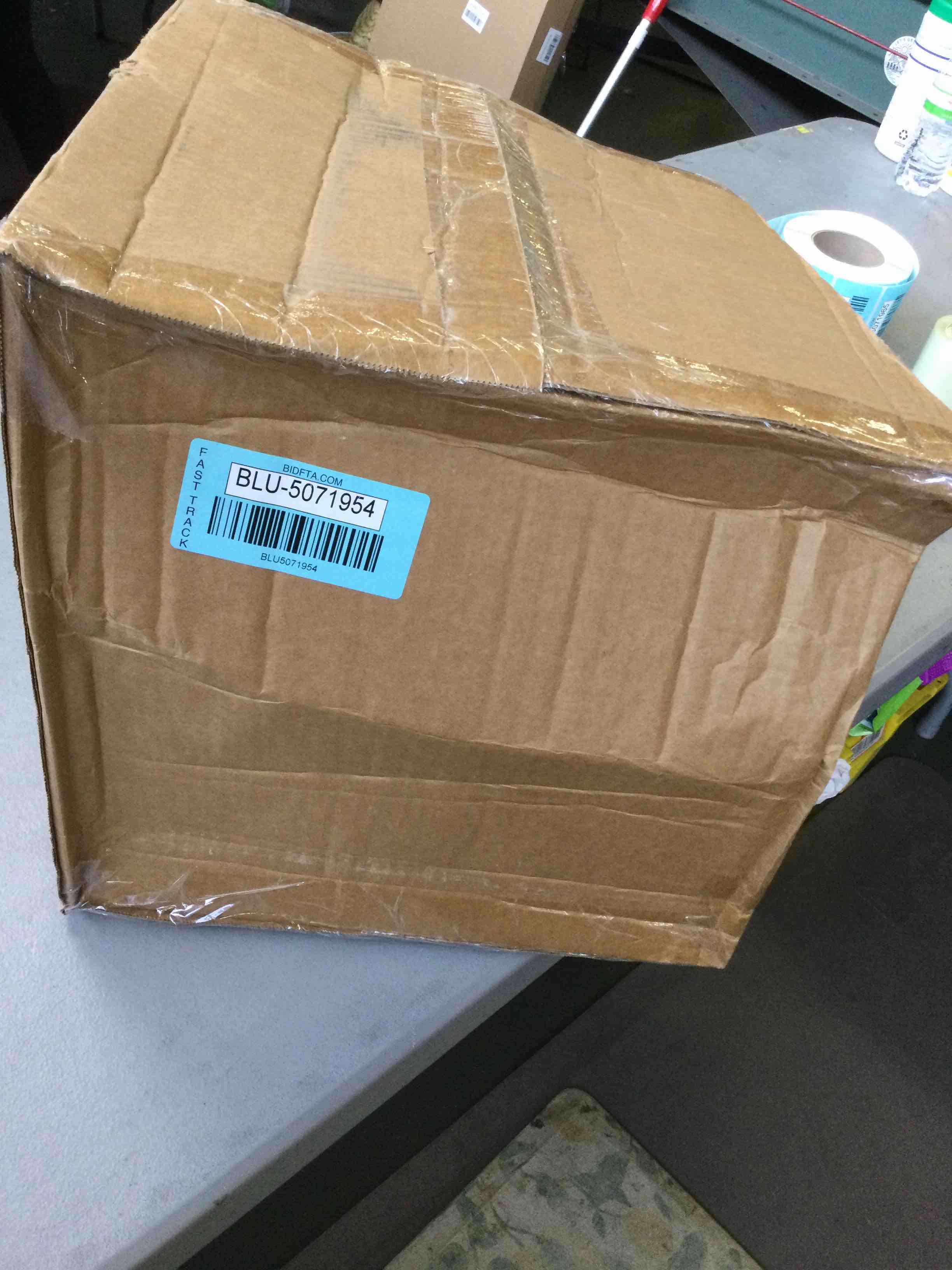 https://s3.amazonaws.com/lotting-images-prod/bidfta/BLU5071954_1695145692692.jpeg
