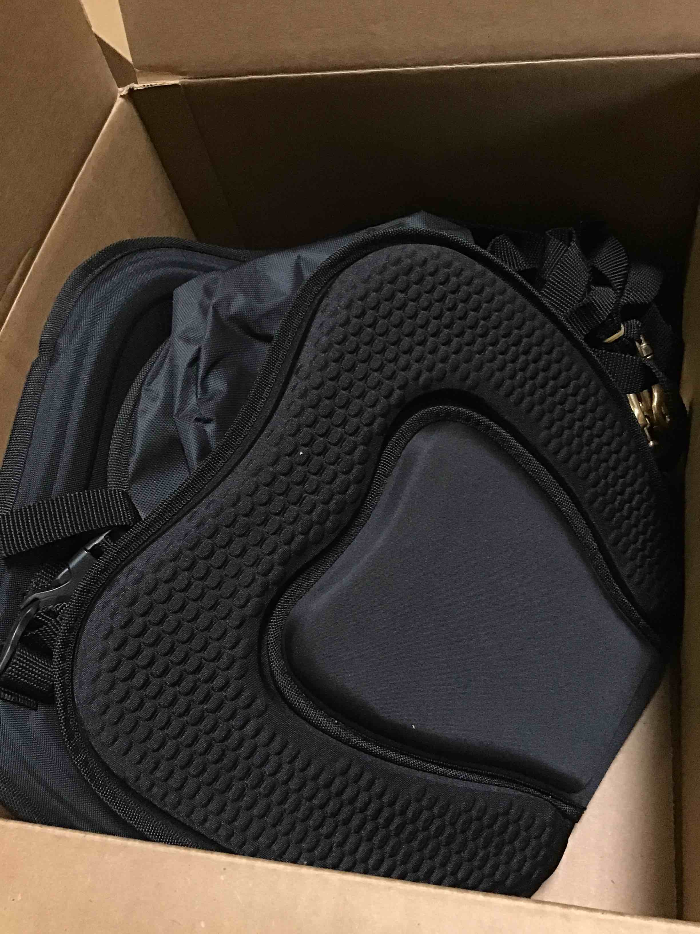 https://s3.amazonaws.com/lotting-images-prod/bidfta/BLU5074954_1695316699741.jpeg
