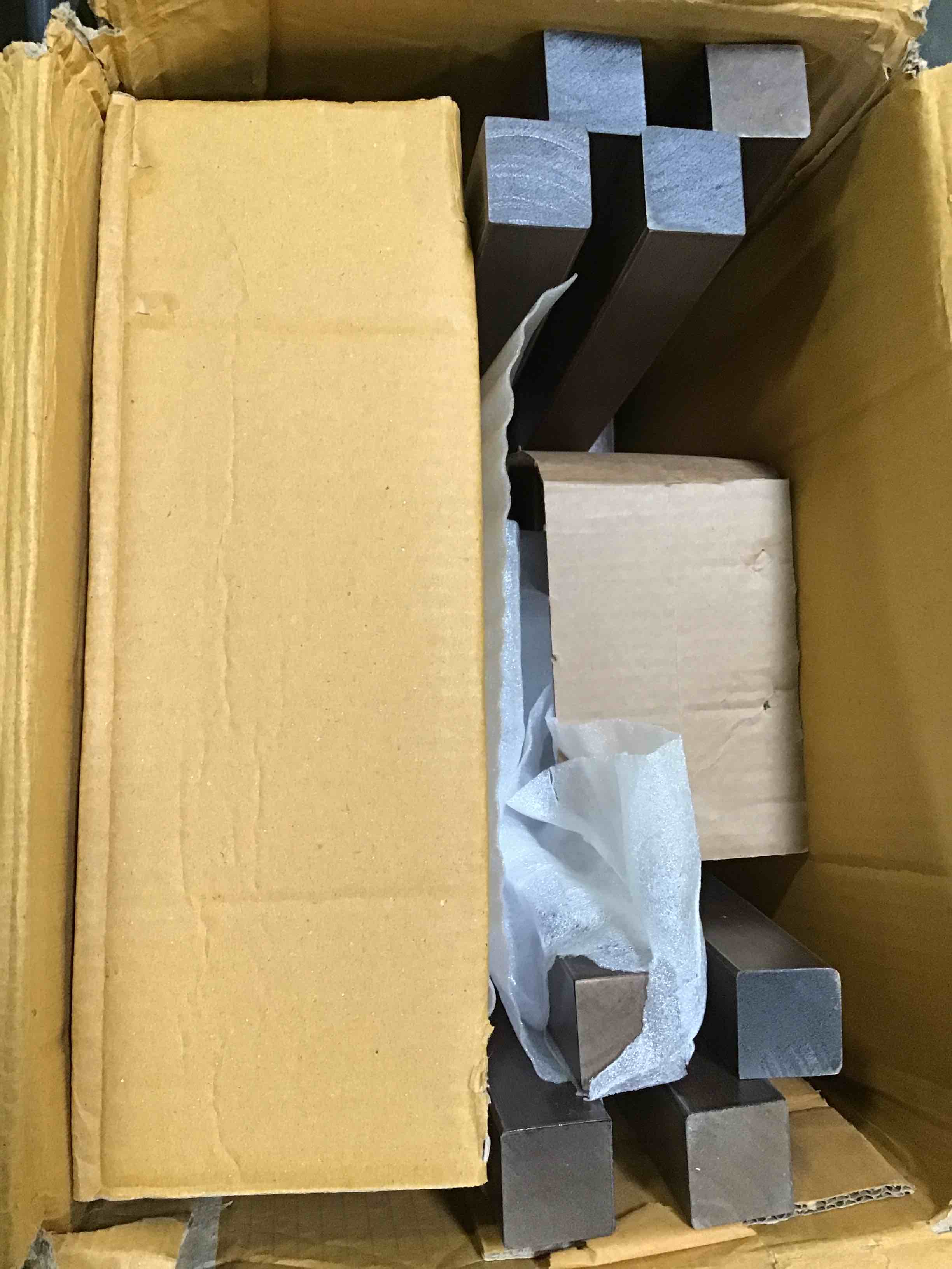 https://s3.amazonaws.com/lotting-images-prod/bidfta/BLU5074990_1695321379773.jpeg