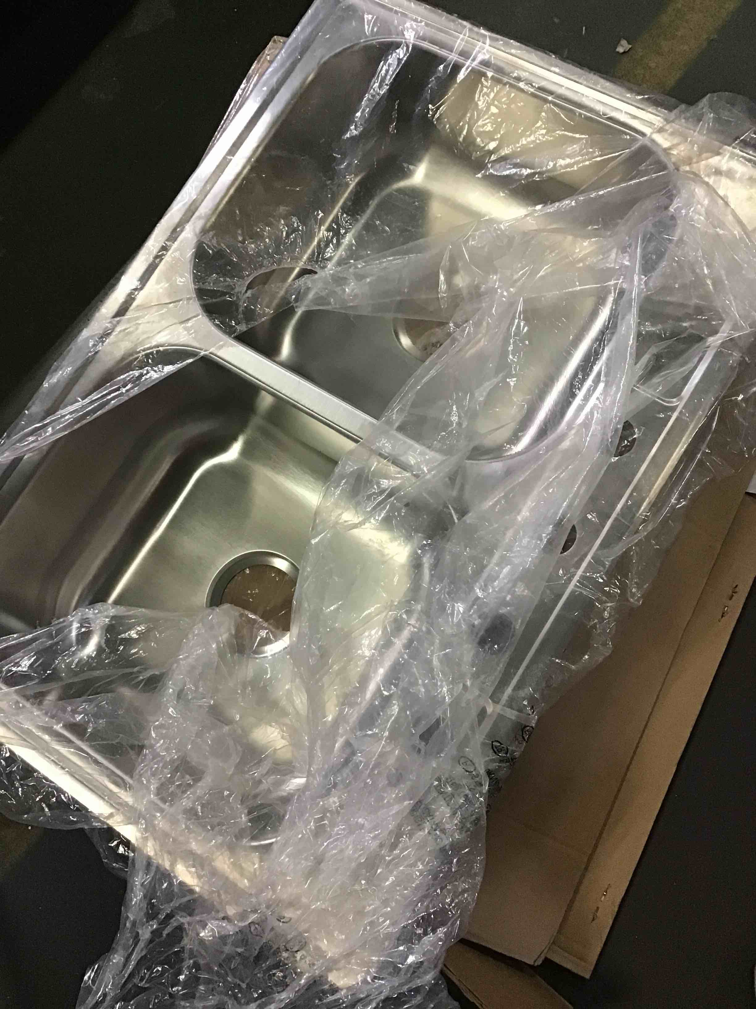https://s3.amazonaws.com/lotting-images-prod/bidfta/BLU5075226_1696012022829.jpeg