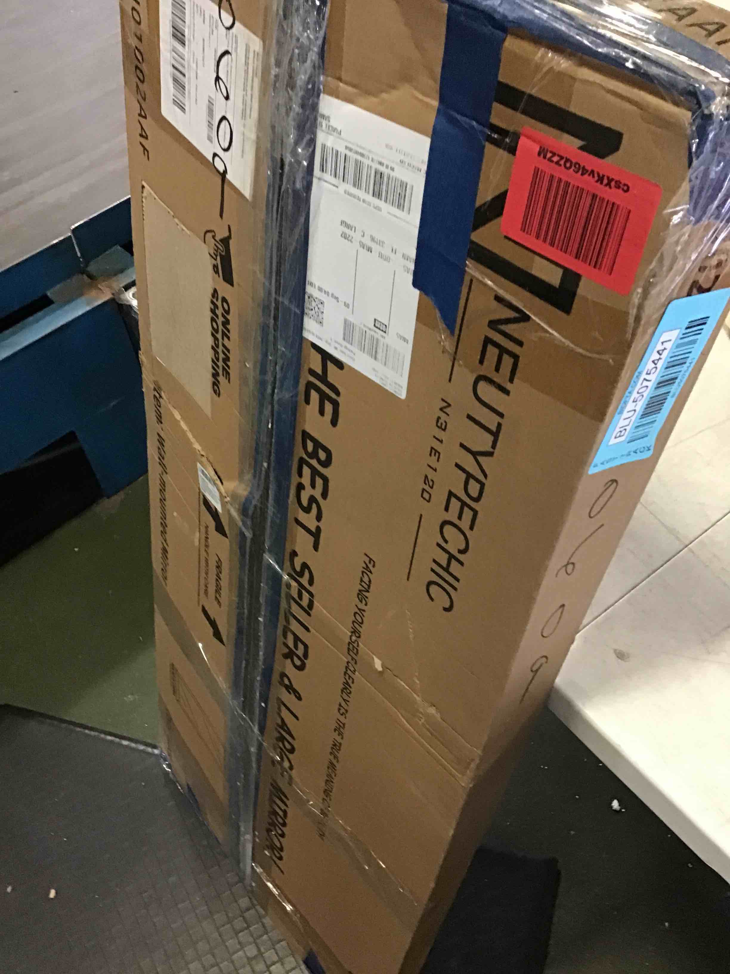 https://s3.amazonaws.com/lotting-images-prod/bidfta/BLU5075441_1696275029392.jpeg