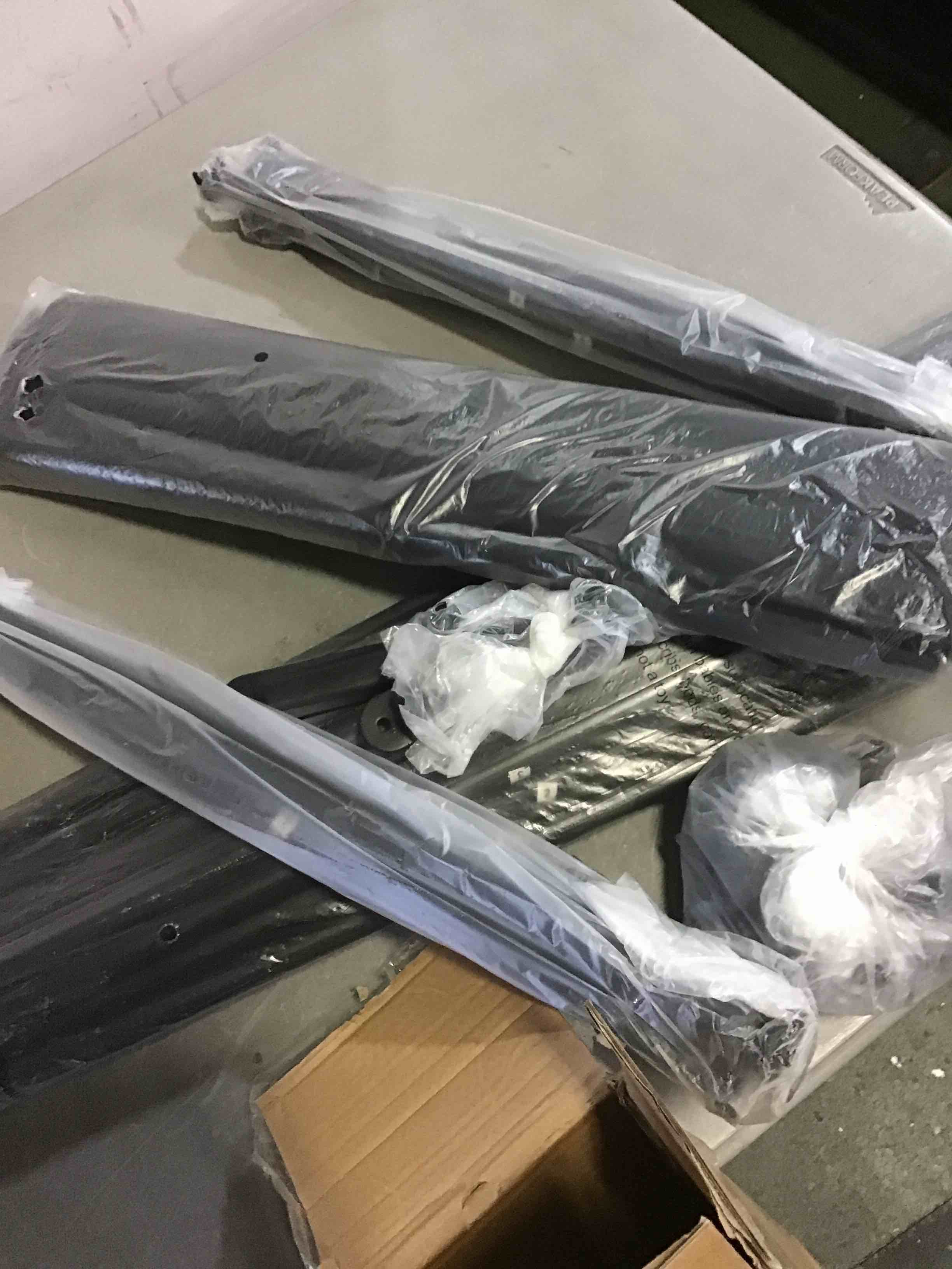 https://s3.amazonaws.com/lotting-images-prod/bidfta/BLU5075662_1696364302199.jpeg