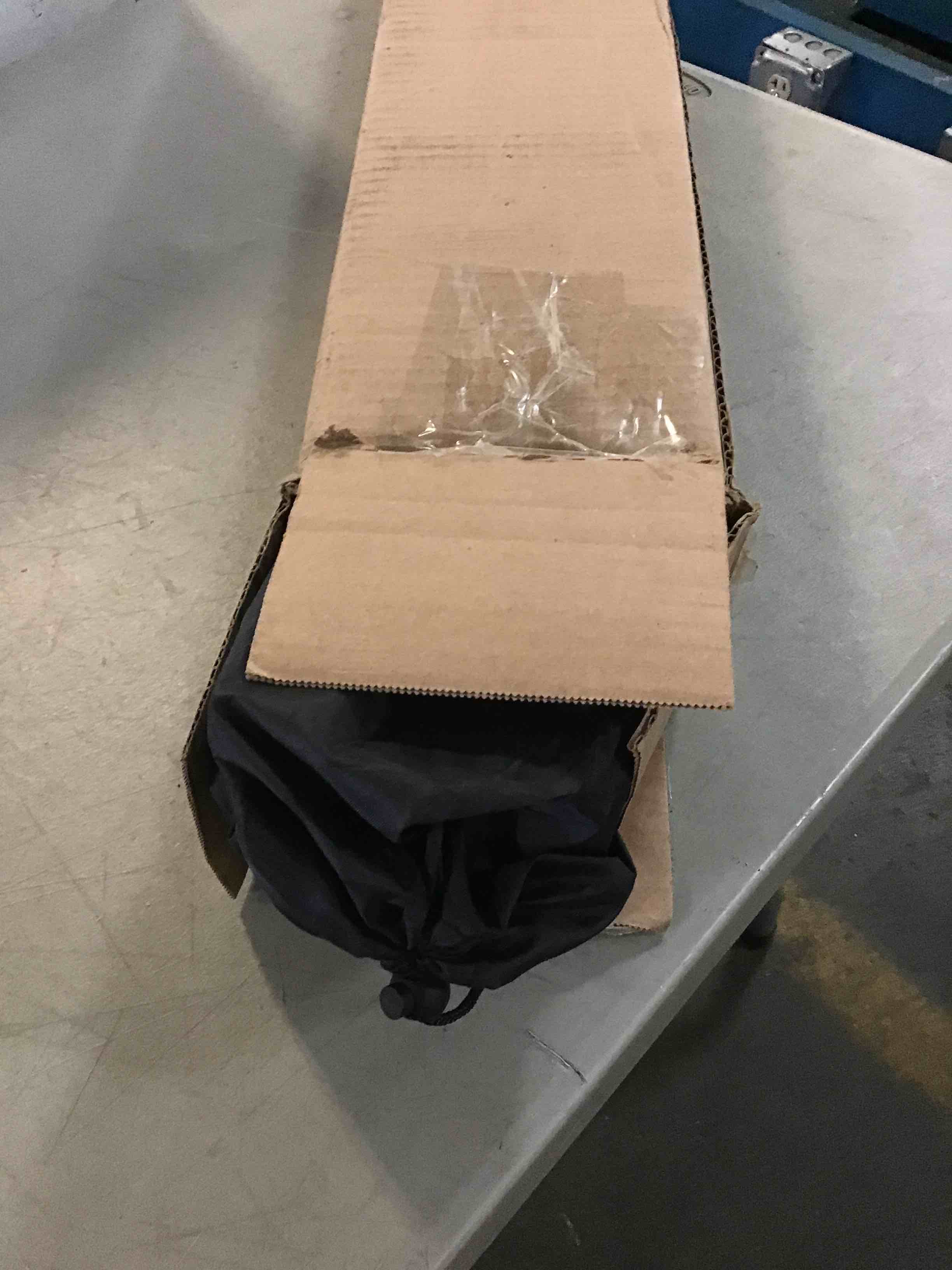 https://s3.amazonaws.com/lotting-images-prod/bidfta/BLU5076370_1696865450032.jpeg