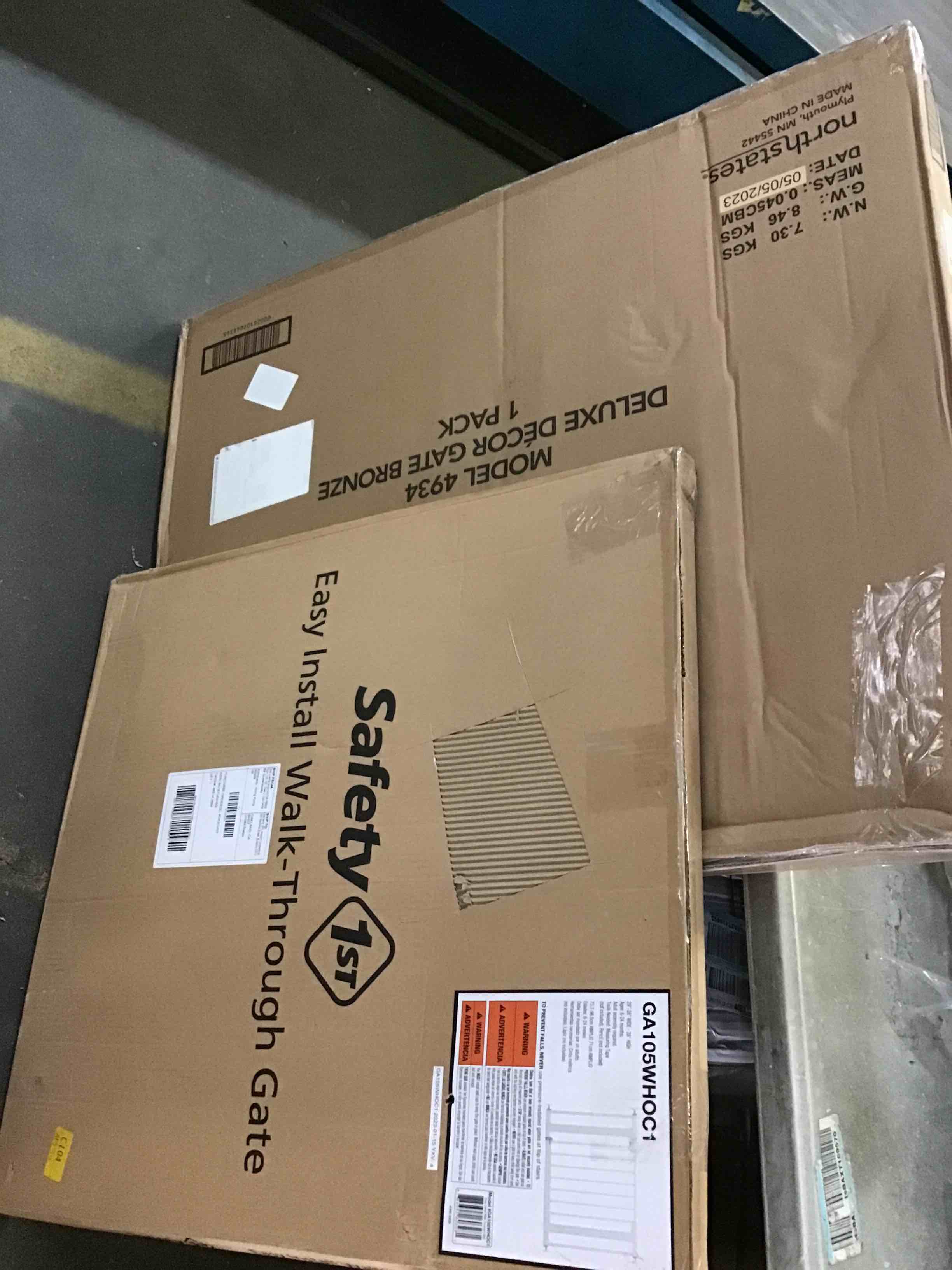 https://s3.amazonaws.com/lotting-images-prod/bidfta/BLU5076791_1695659039155.jpeg
