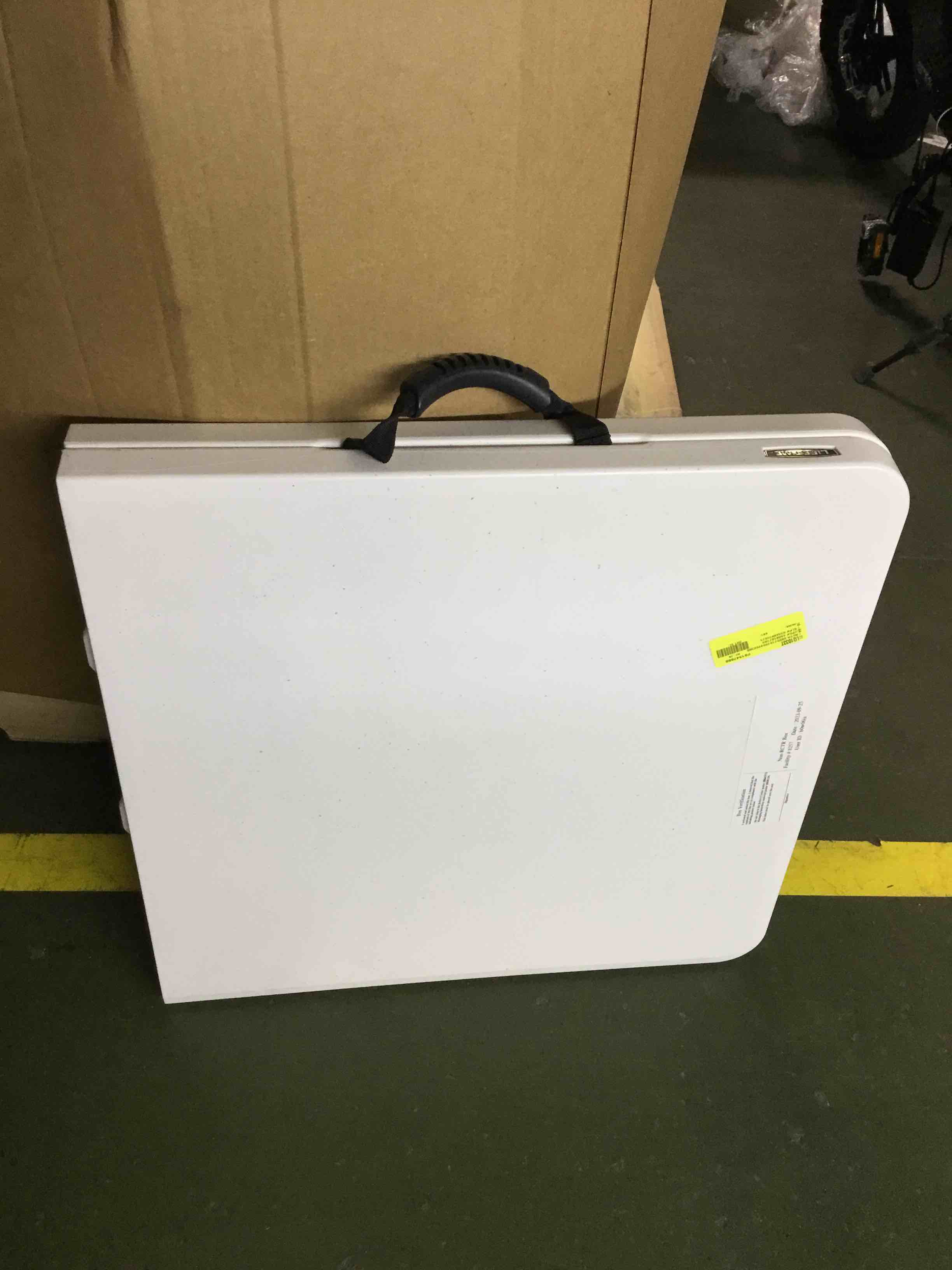 https://s3.amazonaws.com/lotting-images-prod/bidfta/BLU5078957_1697137285816.jpeg