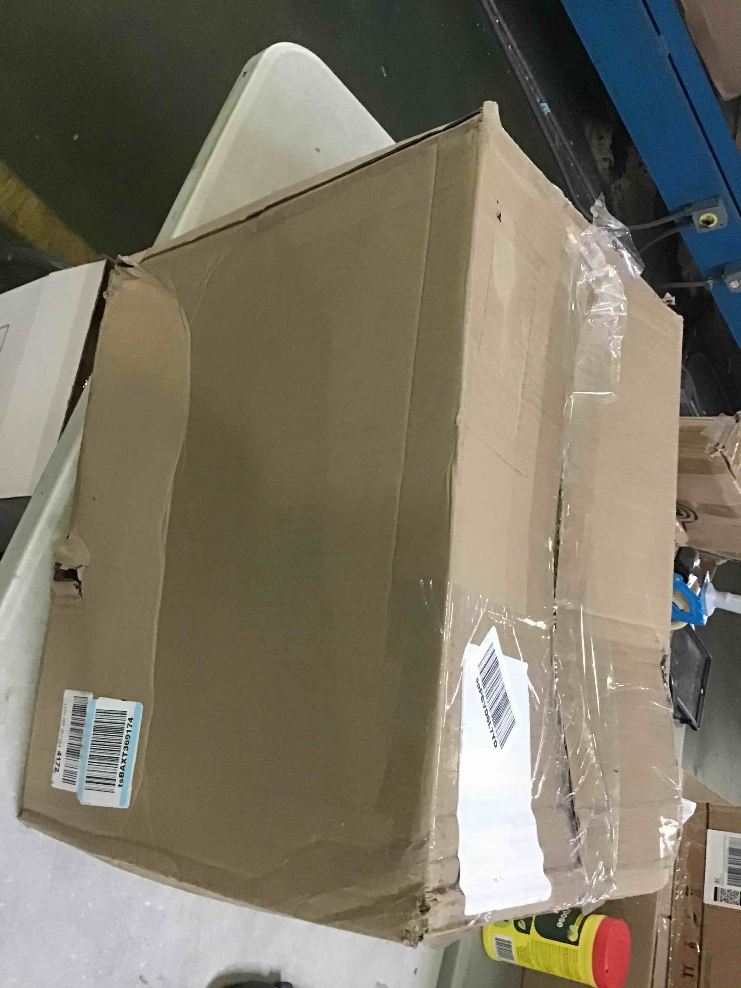 https://s3.amazonaws.com/lotting-images-prod/bidfta/BLU5080487_1695840951359.jpeg