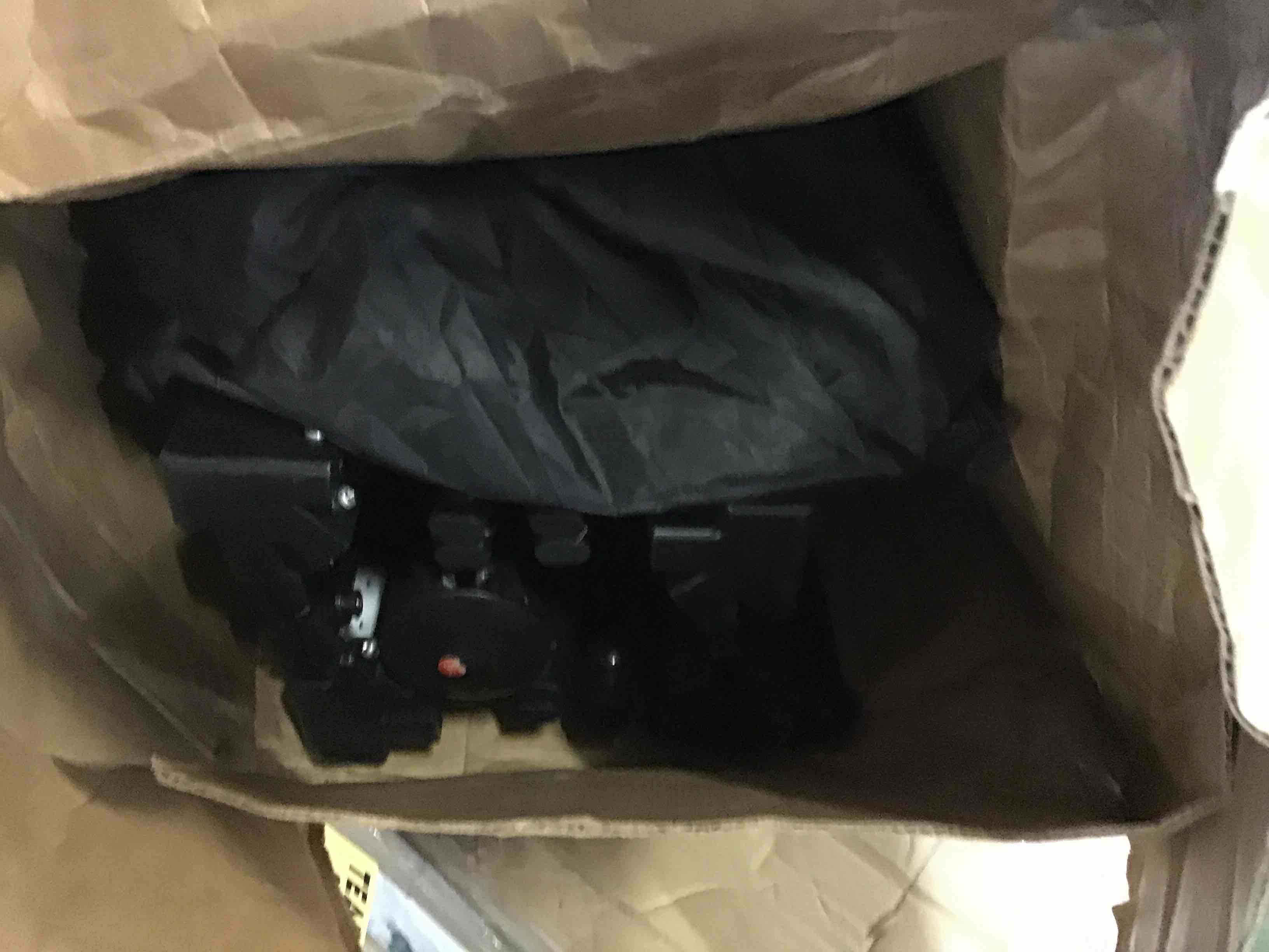 https://s3.amazonaws.com/lotting-images-prod/bidfta/BLU5080747_1696261370653.jpeg