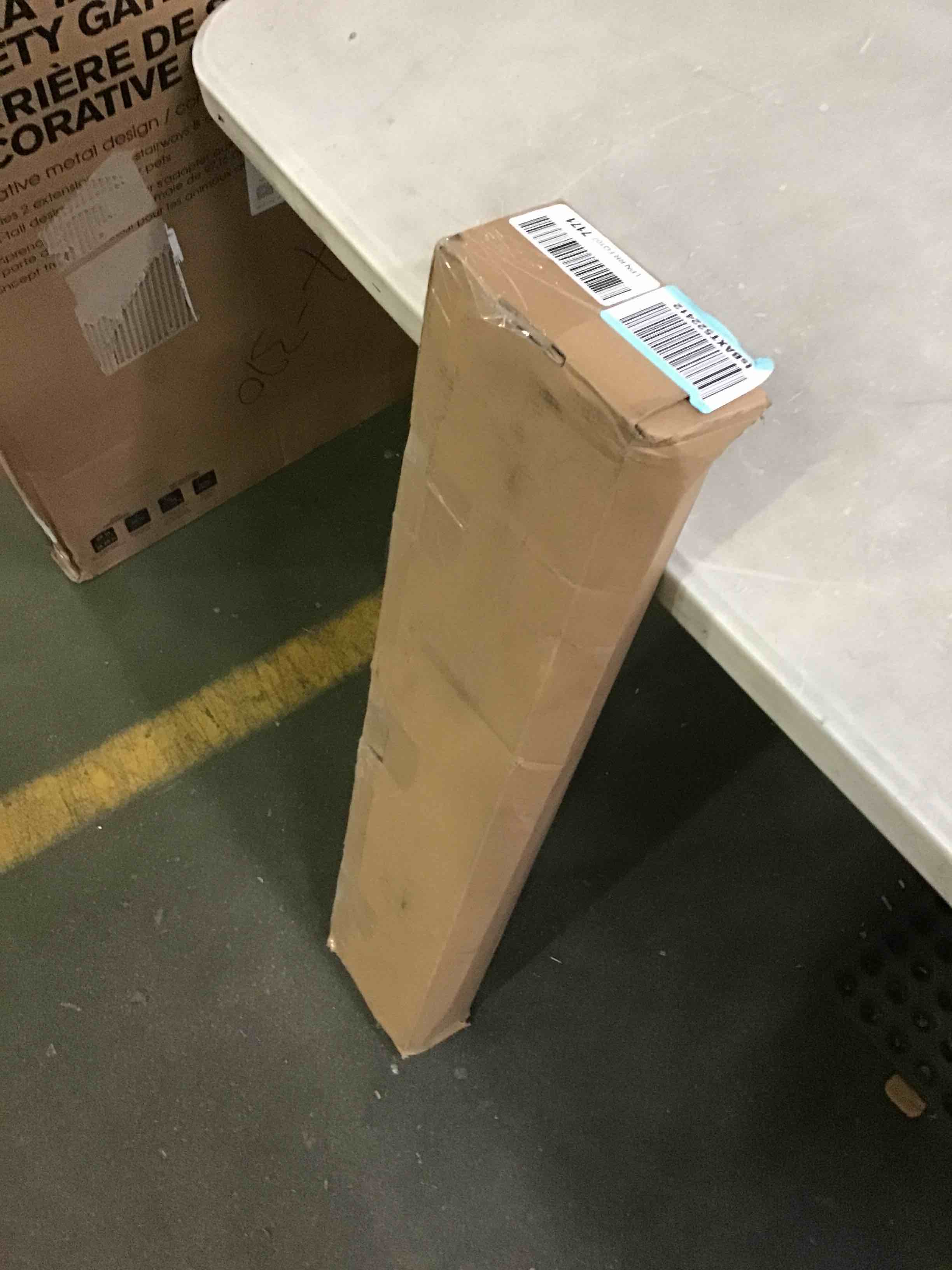 https://s3.amazonaws.com/lotting-images-prod/bidfta/BLU5080844_1696335936349.jpeg