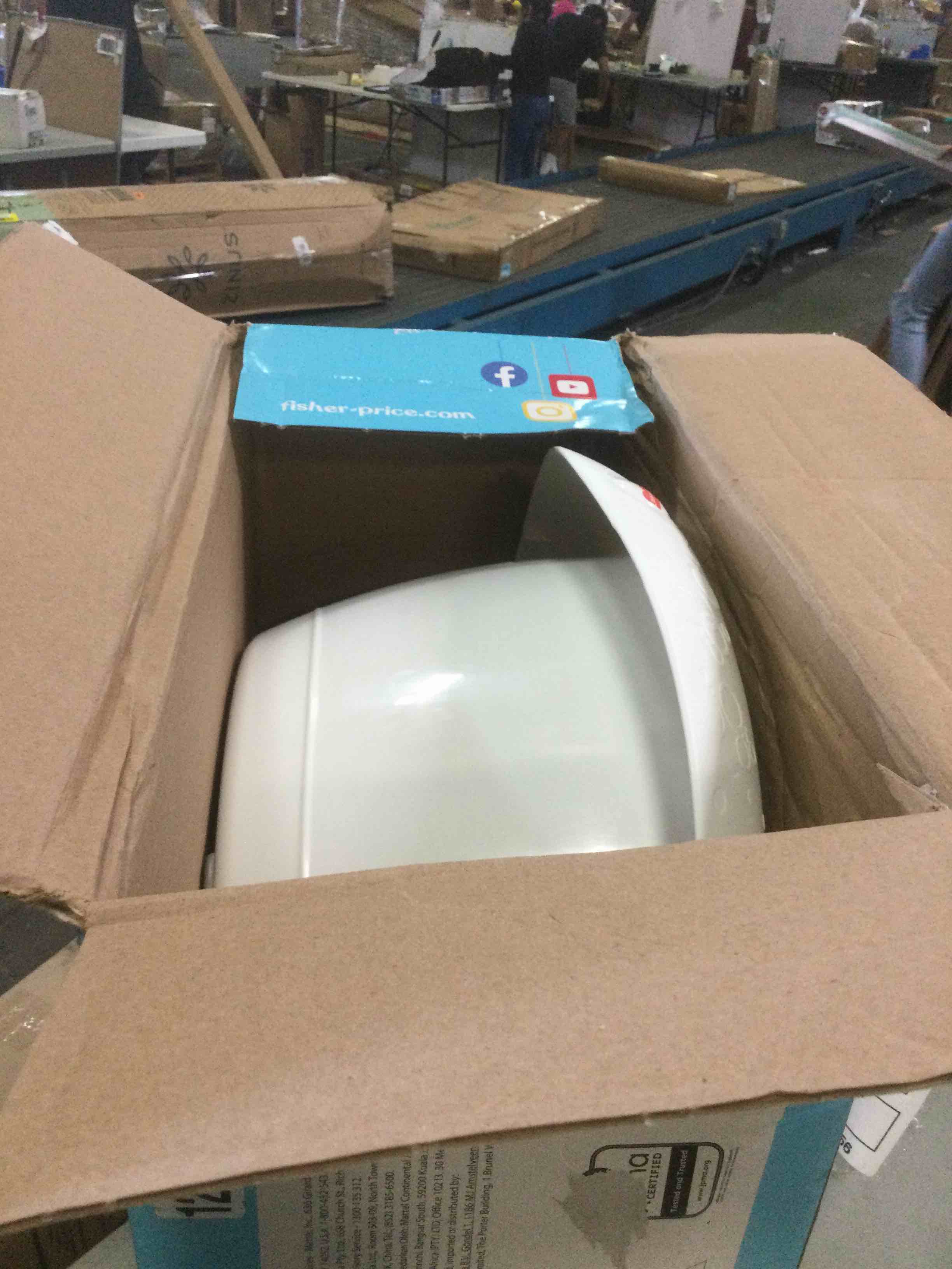 https://s3.amazonaws.com/lotting-images-prod/bidfta/BLU5081307_1695394074389.jpeg