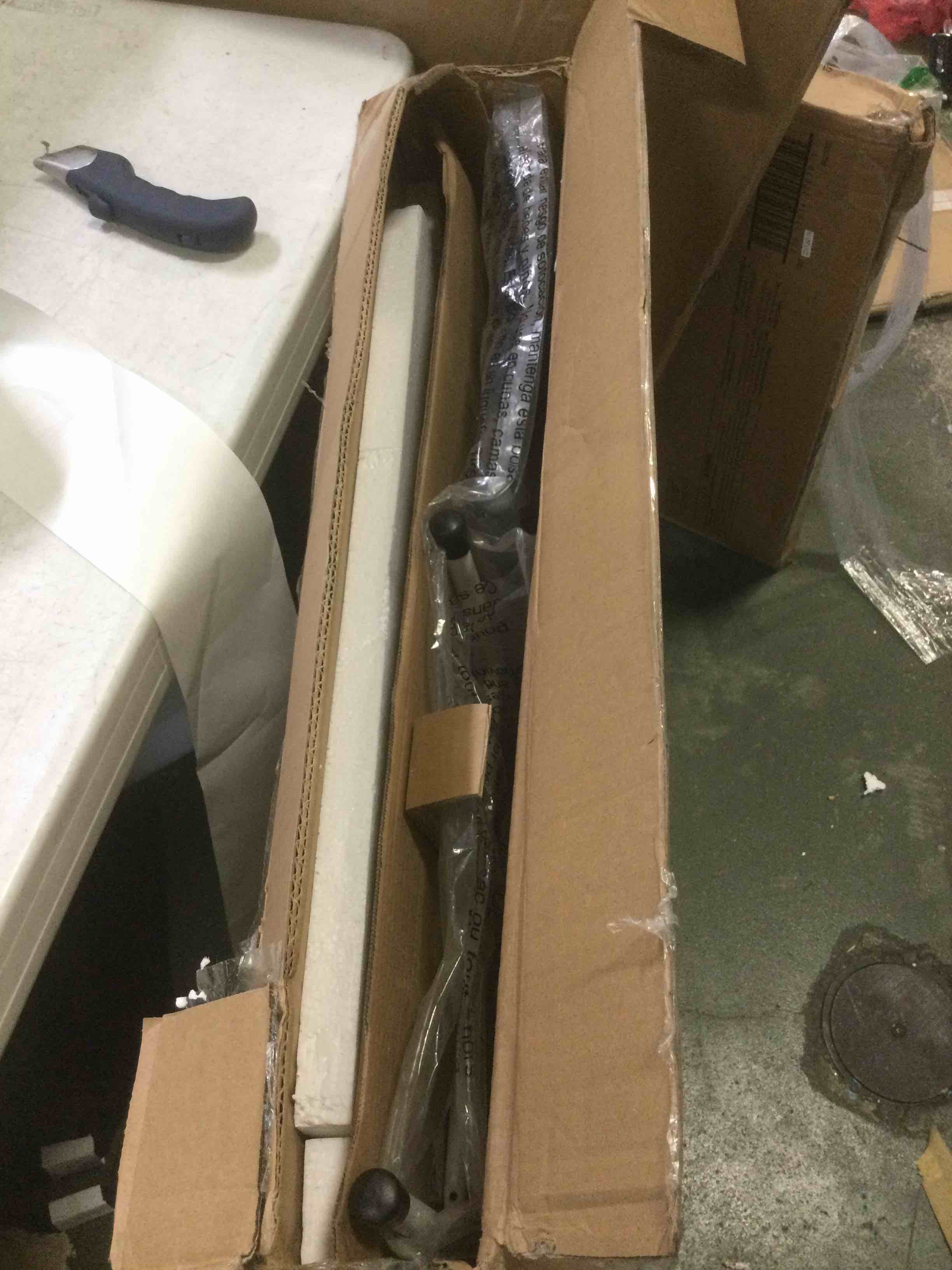 https://s3.amazonaws.com/lotting-images-prod/bidfta/BLU5081398_1695408552615.jpeg
