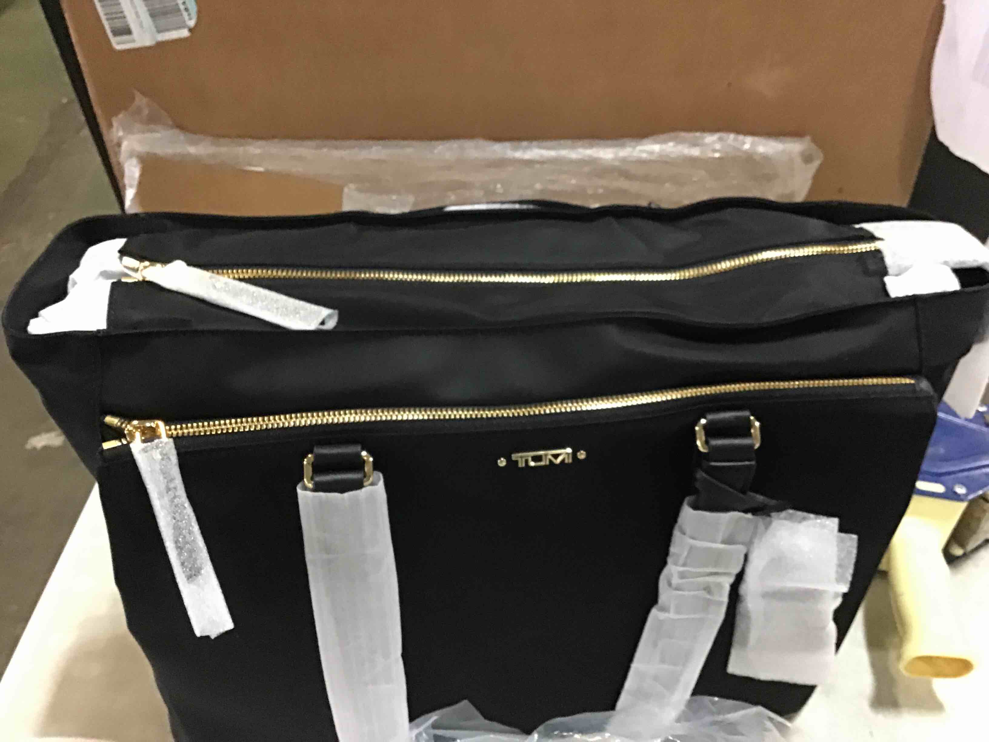 https://s3.amazonaws.com/lotting-images-prod/bidfta/BLU5085718_1687369177074.jpeg