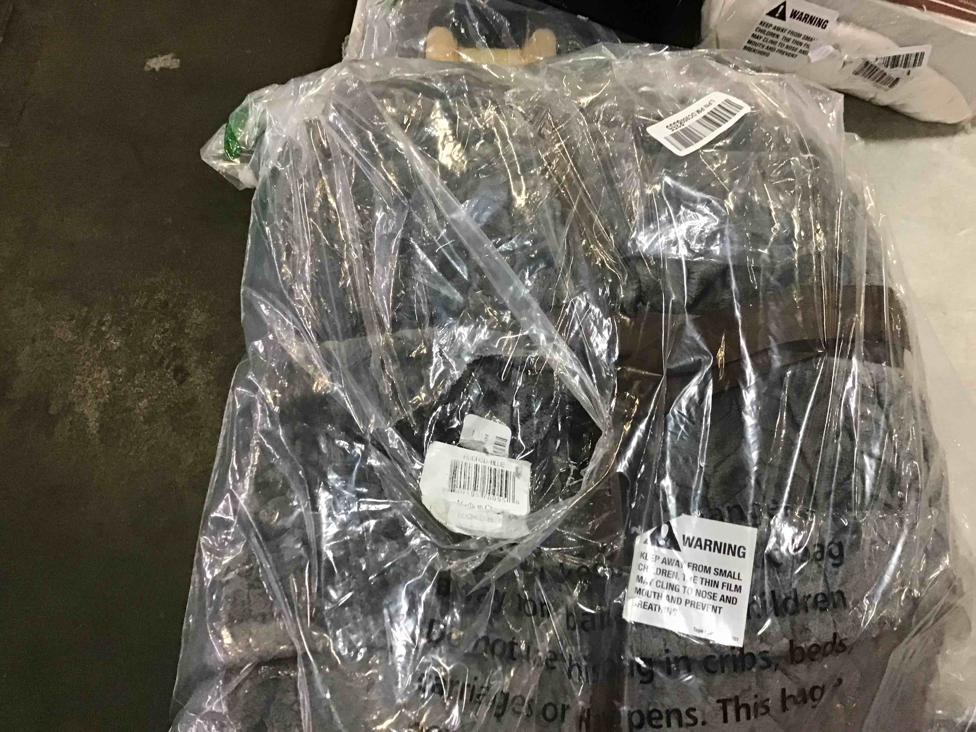 https://s3.amazonaws.com/lotting-images-prod/bidfta/BLU5085875_1687444886011.jpeg