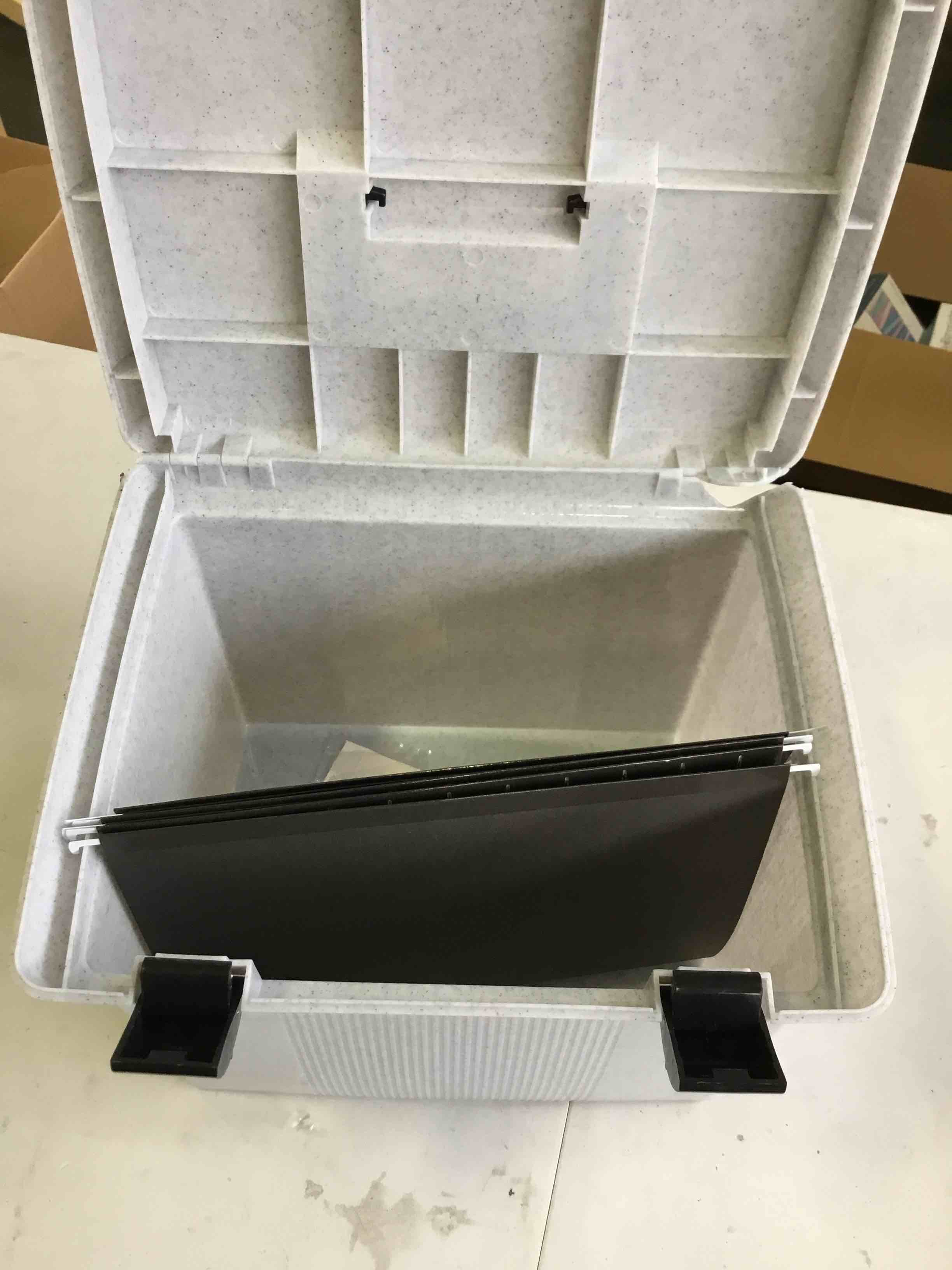 https://s3.amazonaws.com/lotting-images-prod/bidfta/BLU5088454_1687265595168.jpeg