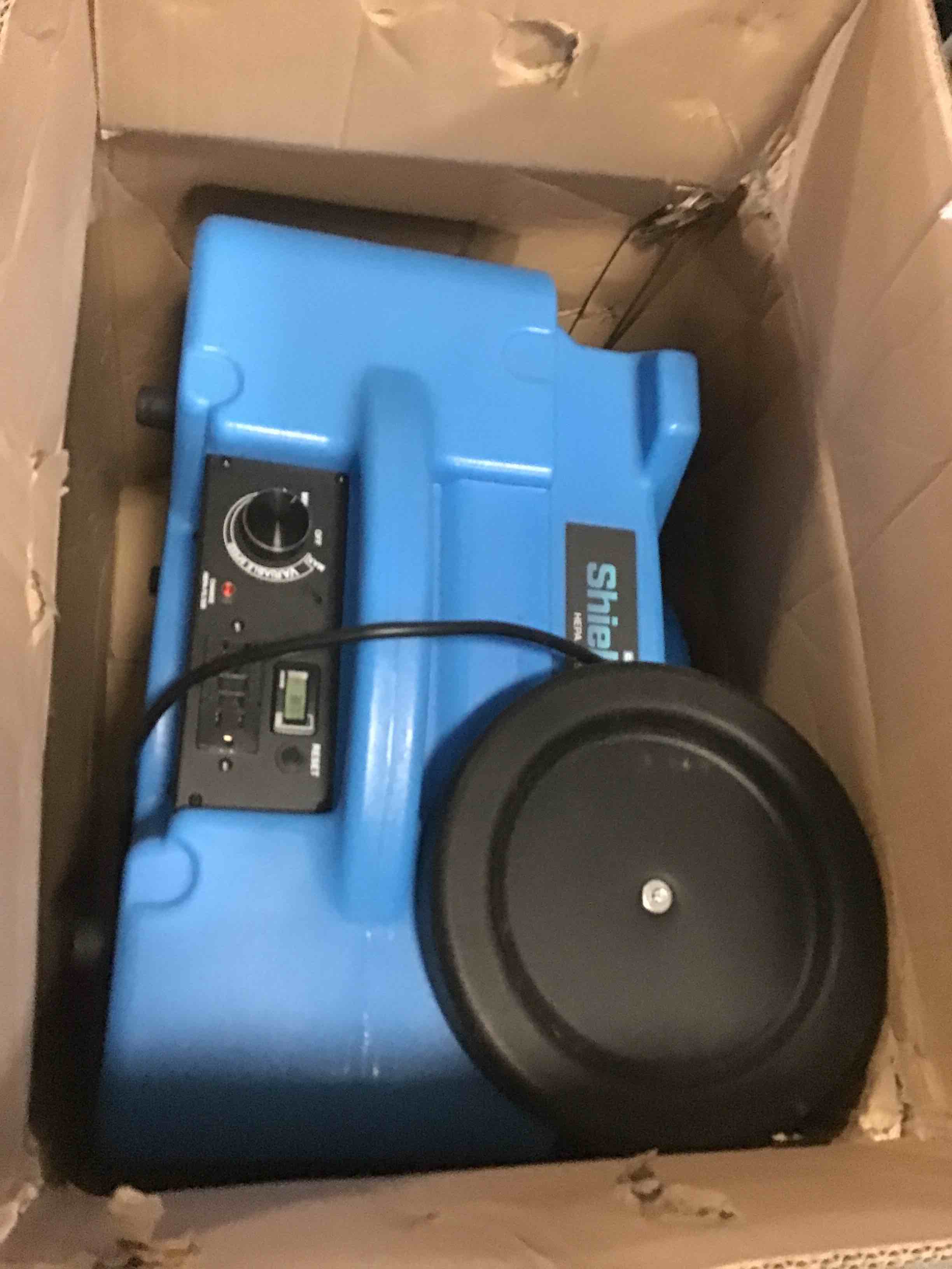 https://s3.amazonaws.com/lotting-images-prod/bidfta/BLU5091860_1687883100786.jpeg