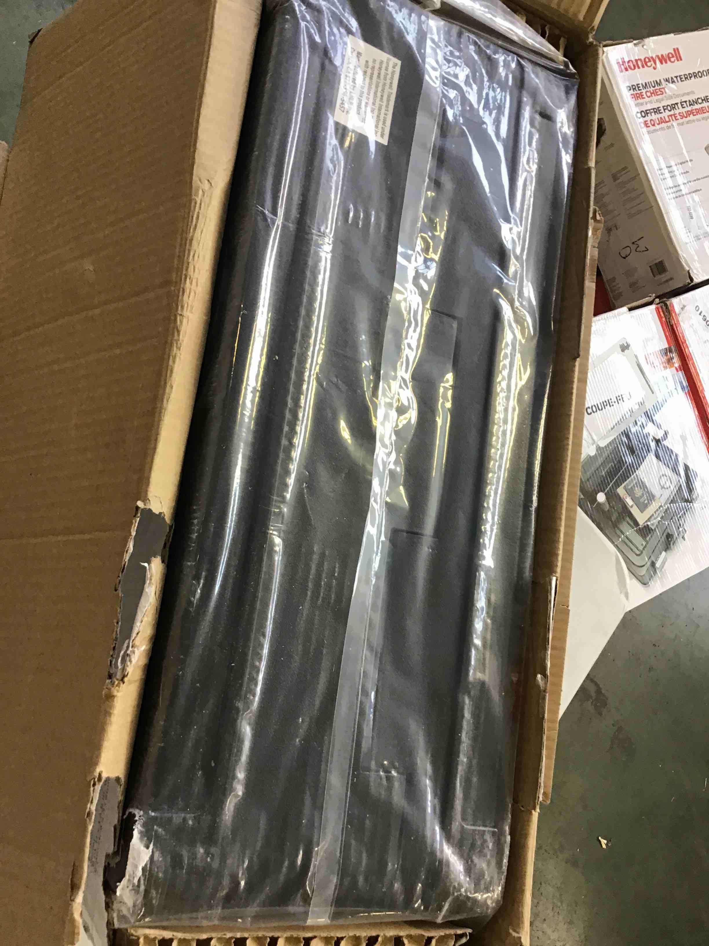 https://s3.amazonaws.com/lotting-images-prod/bidfta/BLU5093596_1689097428622.jpeg