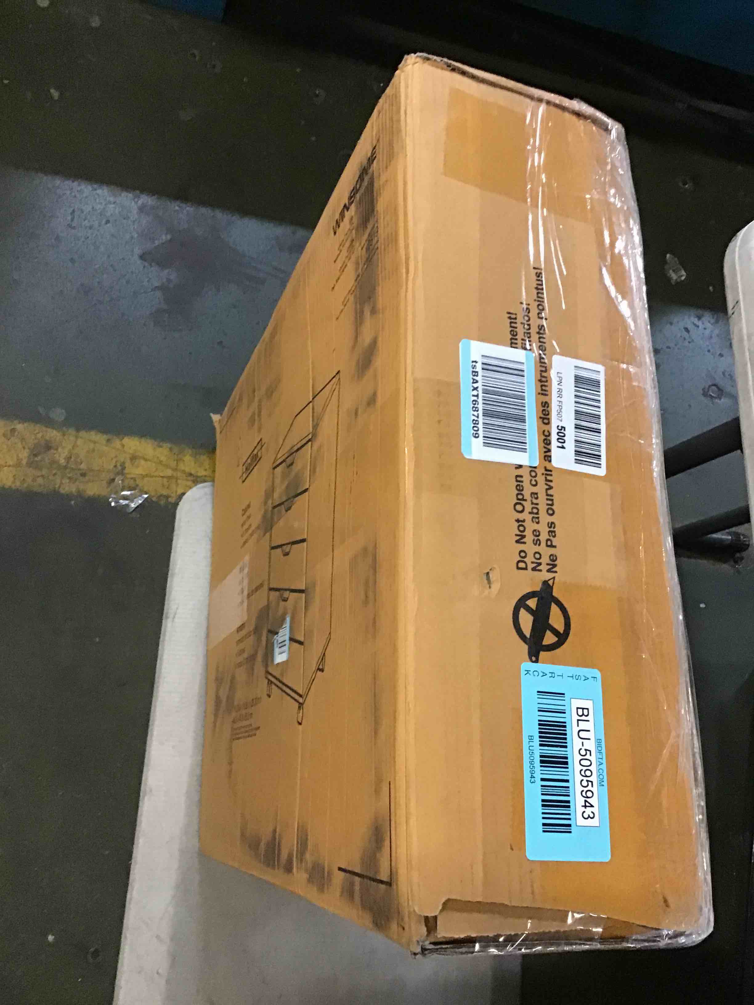 https://s3.amazonaws.com/lotting-images-prod/bidfta/BLU5095943_1694088673587.jpeg