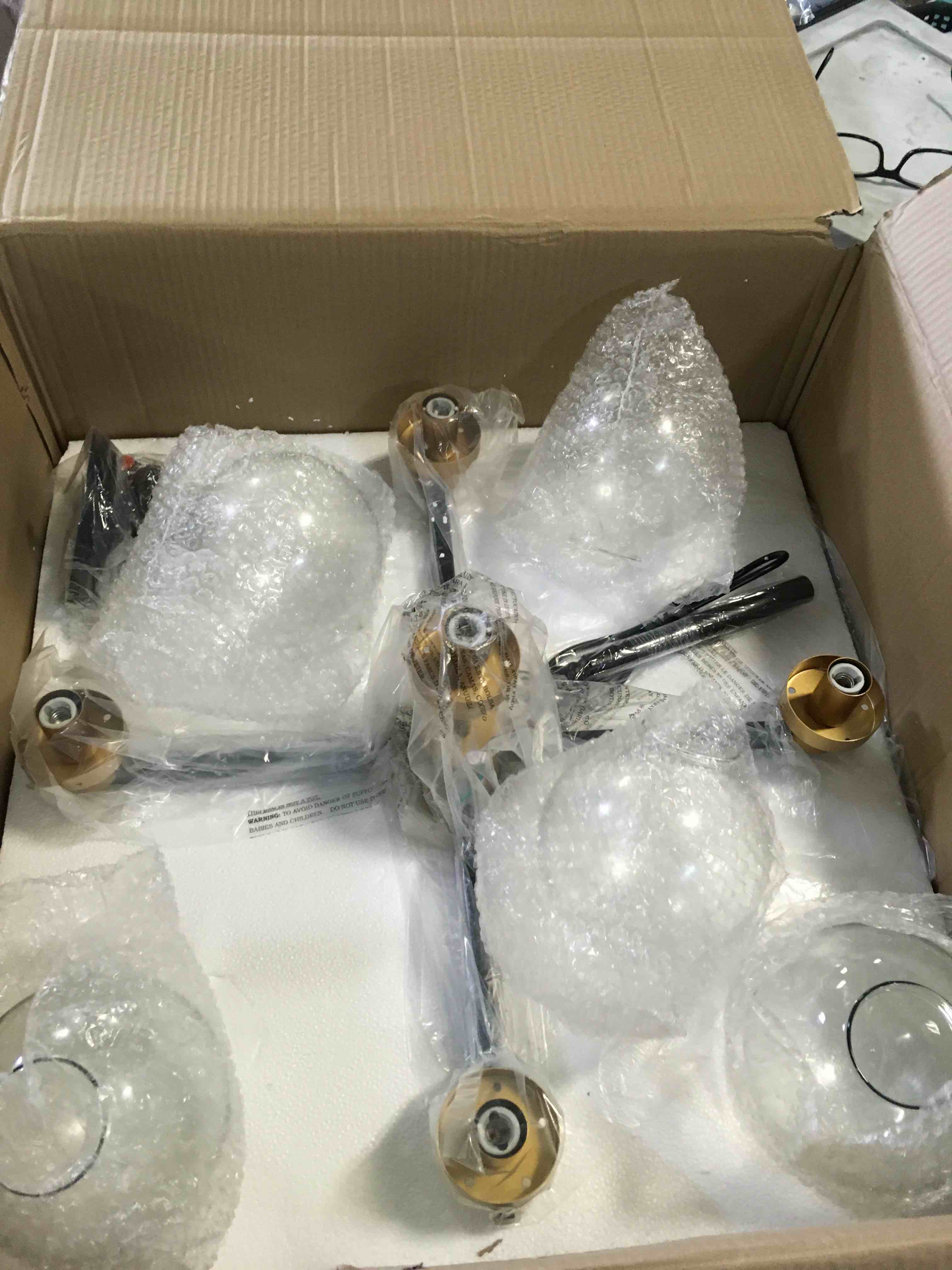 https://s3.amazonaws.com/lotting-images-prod/bidfta/BLU5096160_1694549490691.jpeg