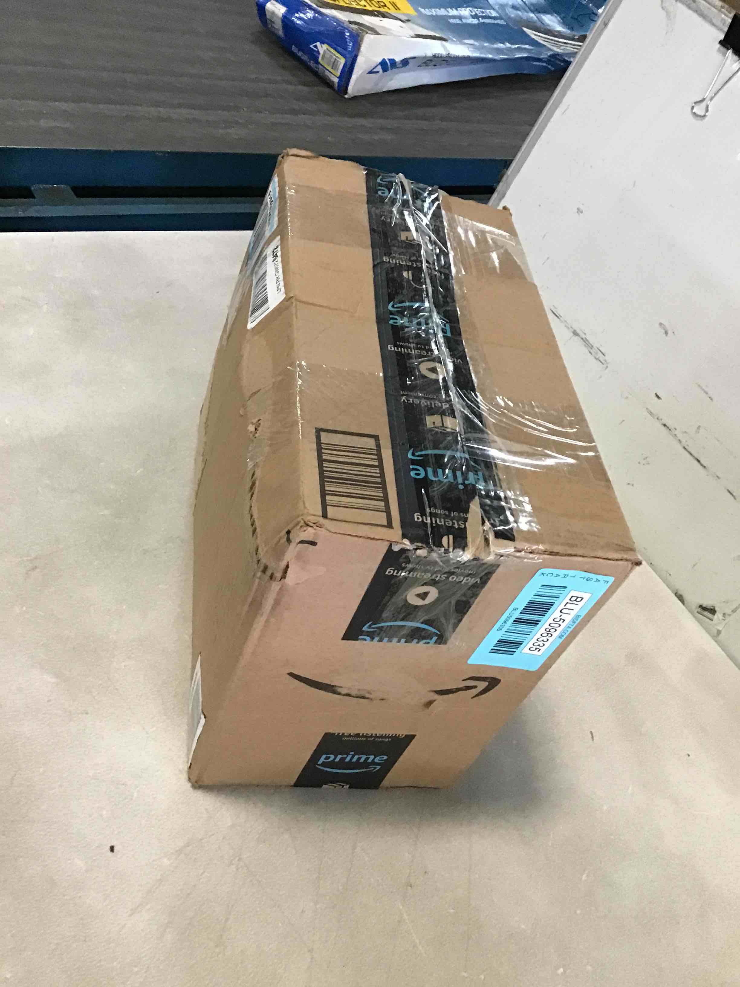 https://s3.amazonaws.com/lotting-images-prod/bidfta/BLU5096335_1694715742812.jpeg