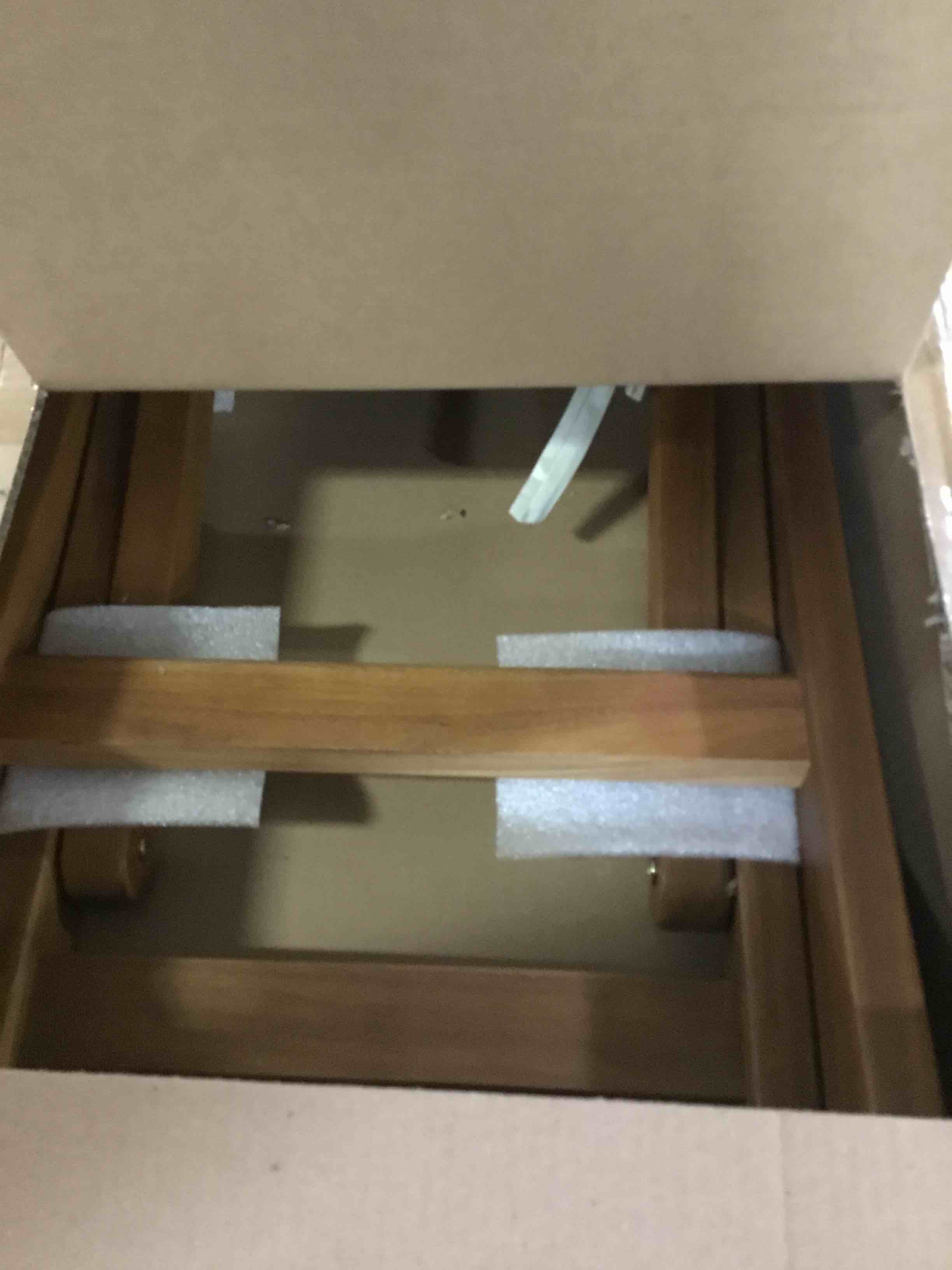 https://s3.amazonaws.com/lotting-images-prod/bidfta/BLU5097004_1695390845747.jpeg