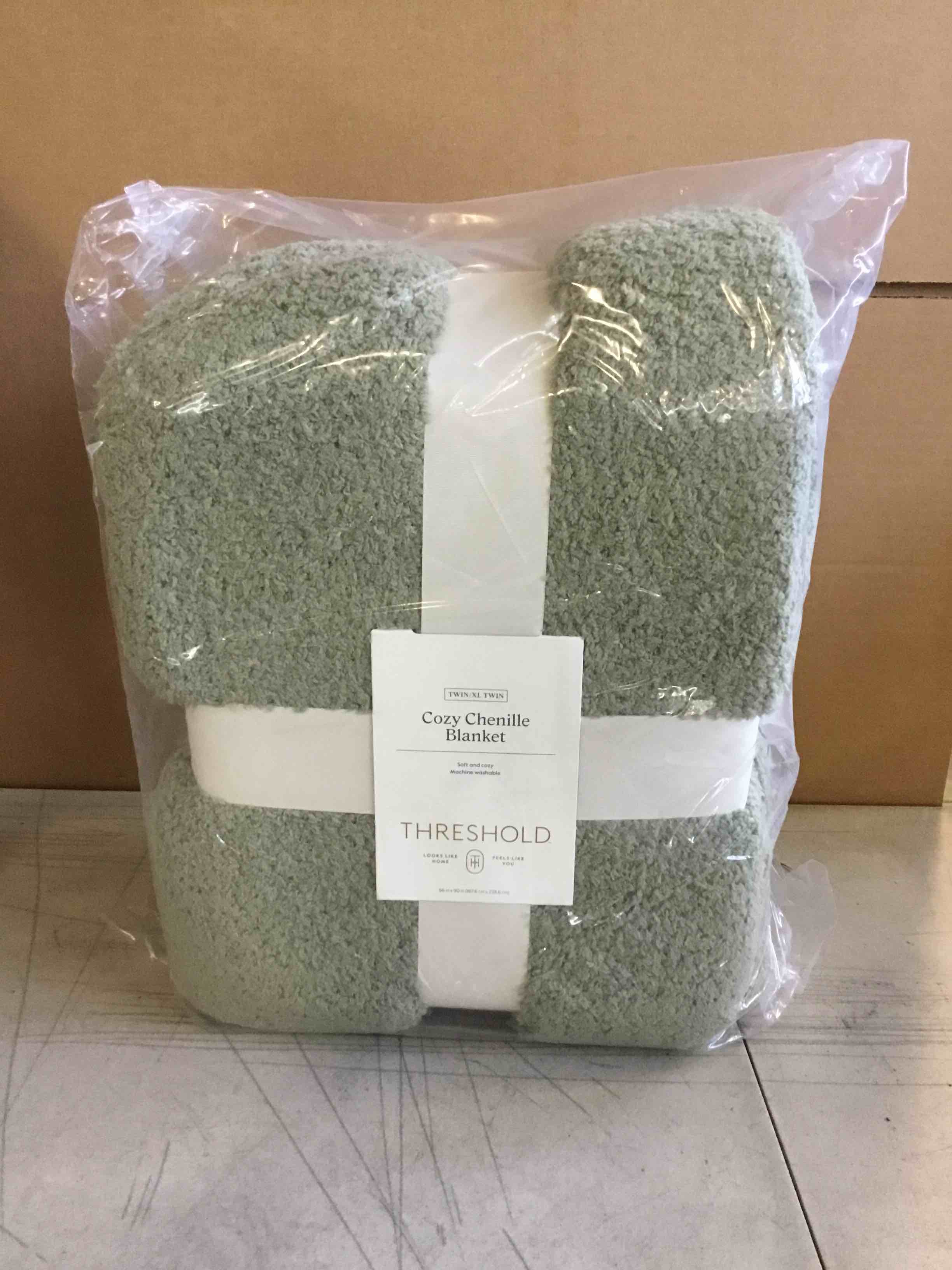 https://s3.amazonaws.com/lotting-images-prod/bidfta/BLU5100004_1695395914049.jpeg