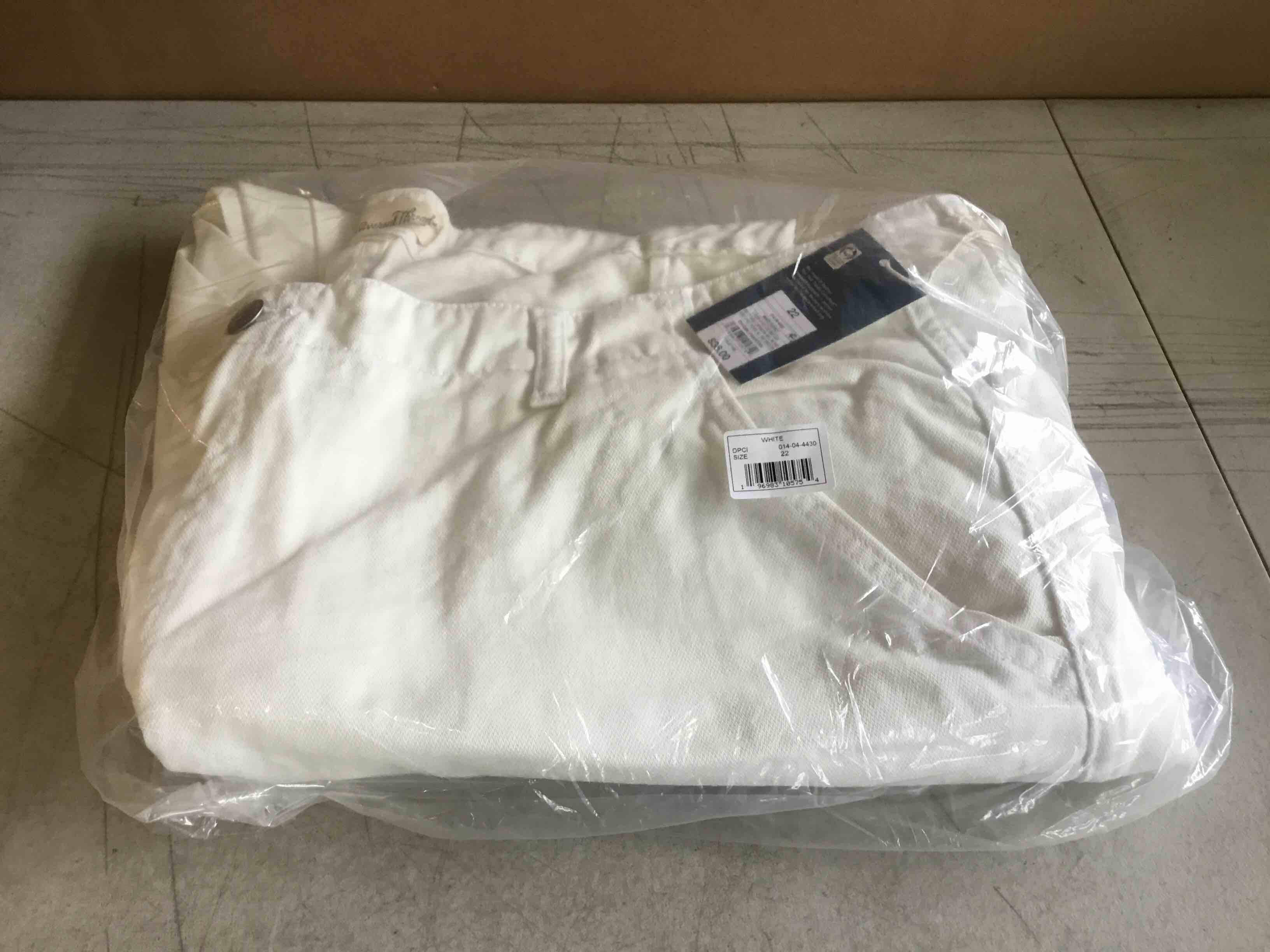 https://s3.amazonaws.com/lotting-images-prod/bidfta/BLU5100230_1695654739704.jpeg