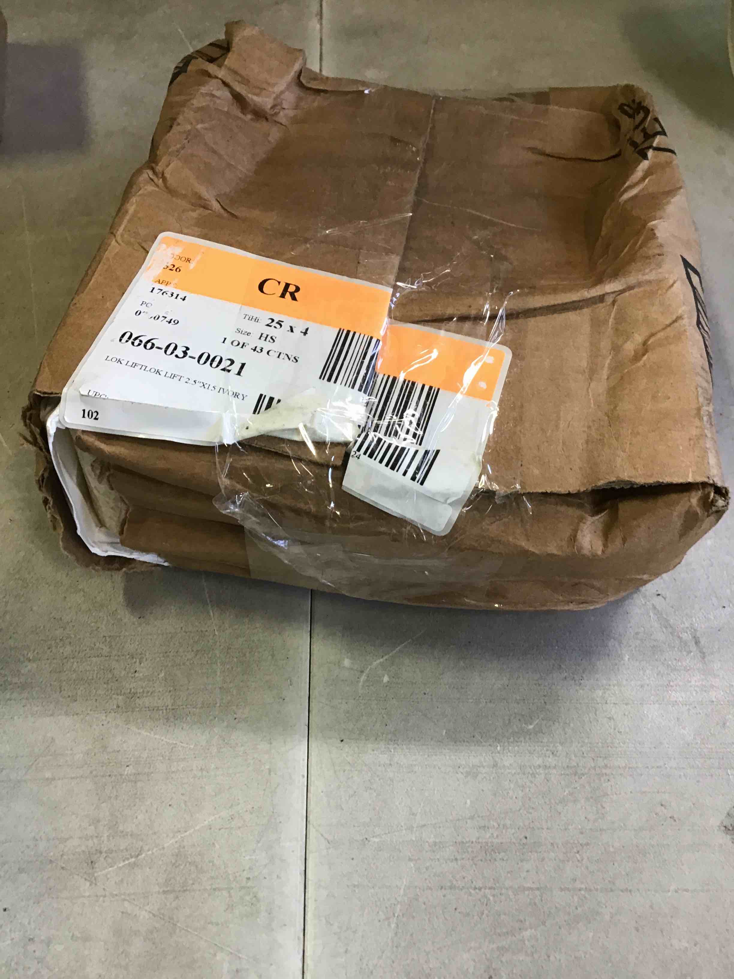 https://s3.amazonaws.com/lotting-images-prod/bidfta/BLU5101389_1695749561603.jpeg