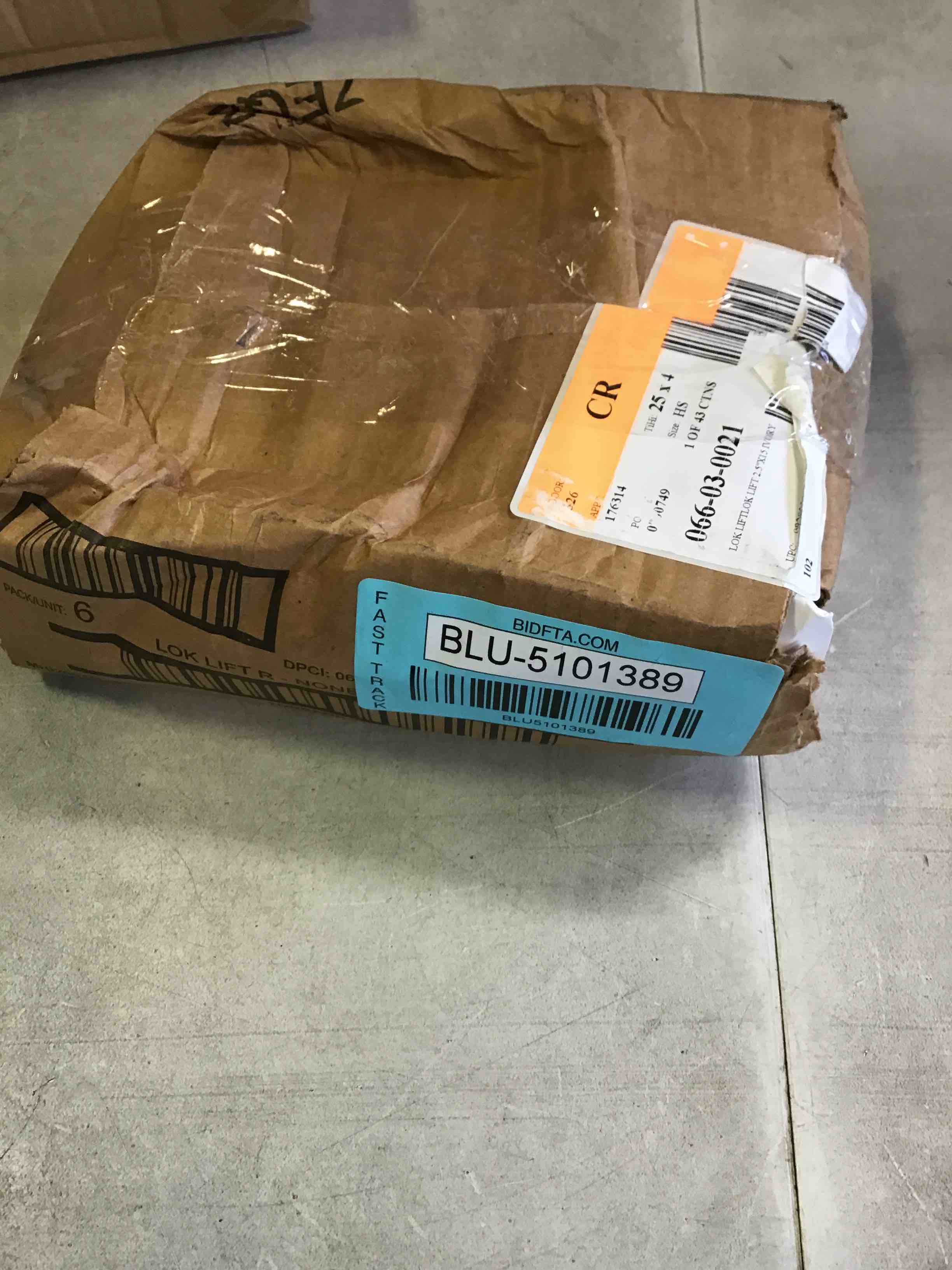 https://s3.amazonaws.com/lotting-images-prod/bidfta/BLU5101389_1695749690070.jpeg