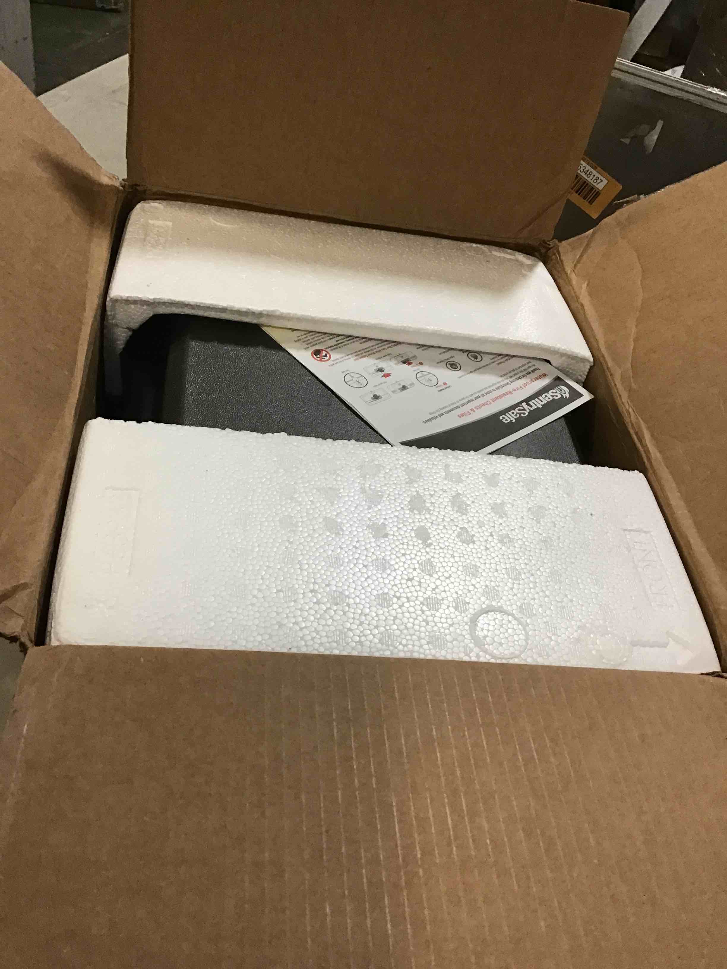 https://s3.amazonaws.com/lotting-images-prod/bidfta/BLU5105007_1694259941348.jpeg