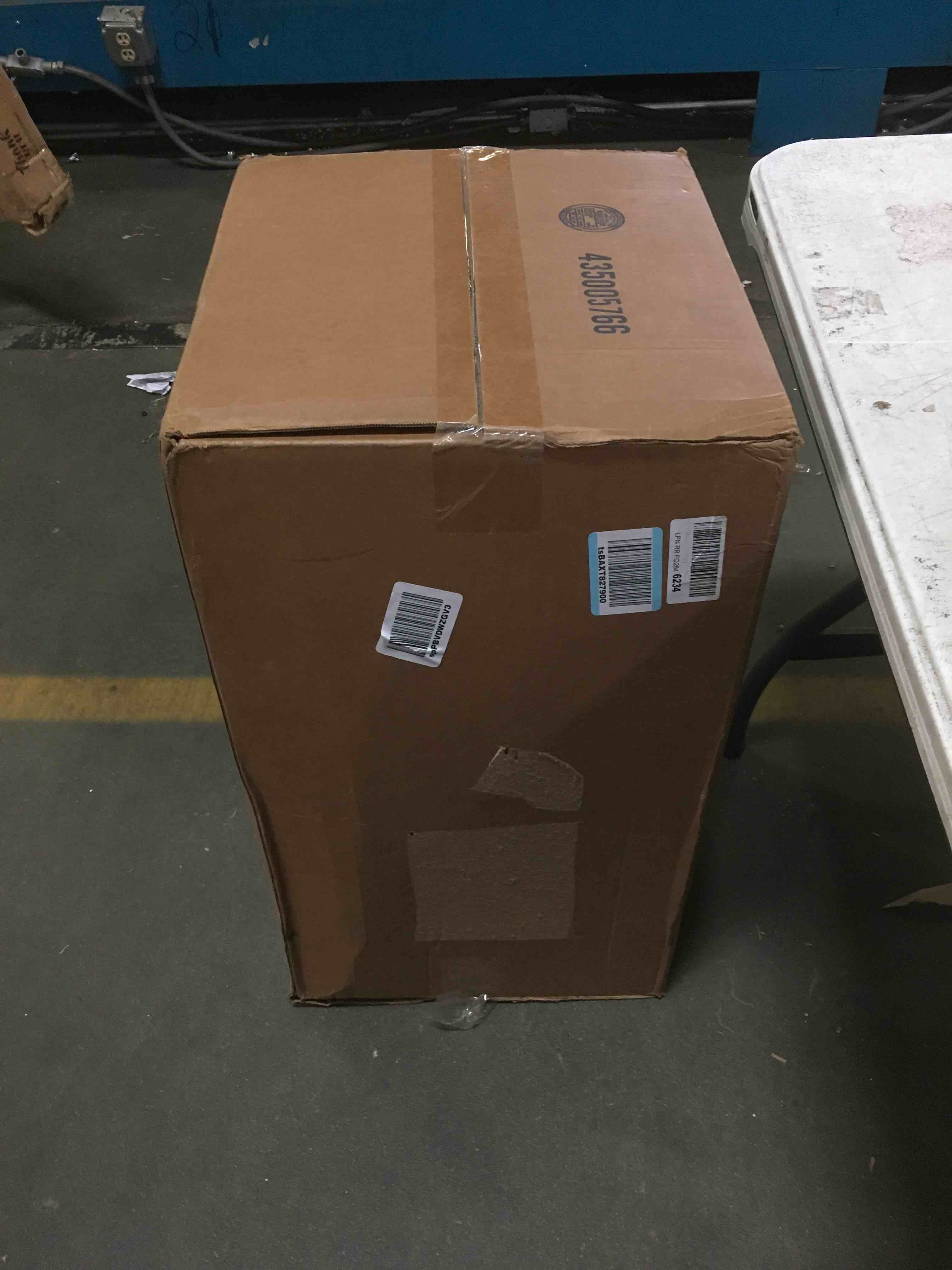 https://s3.amazonaws.com/lotting-images-prod/bidfta/BLU5105651_1694626477463.jpeg