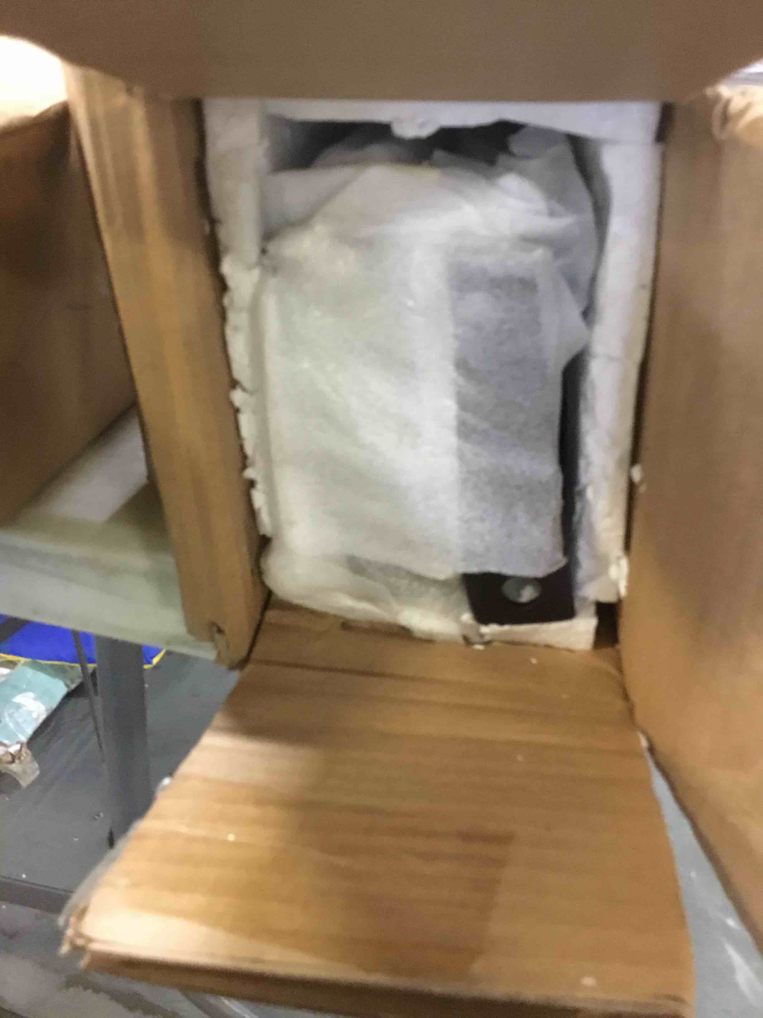 https://s3.amazonaws.com/lotting-images-prod/bidfta/BLU5106011_1694801024600.jpeg