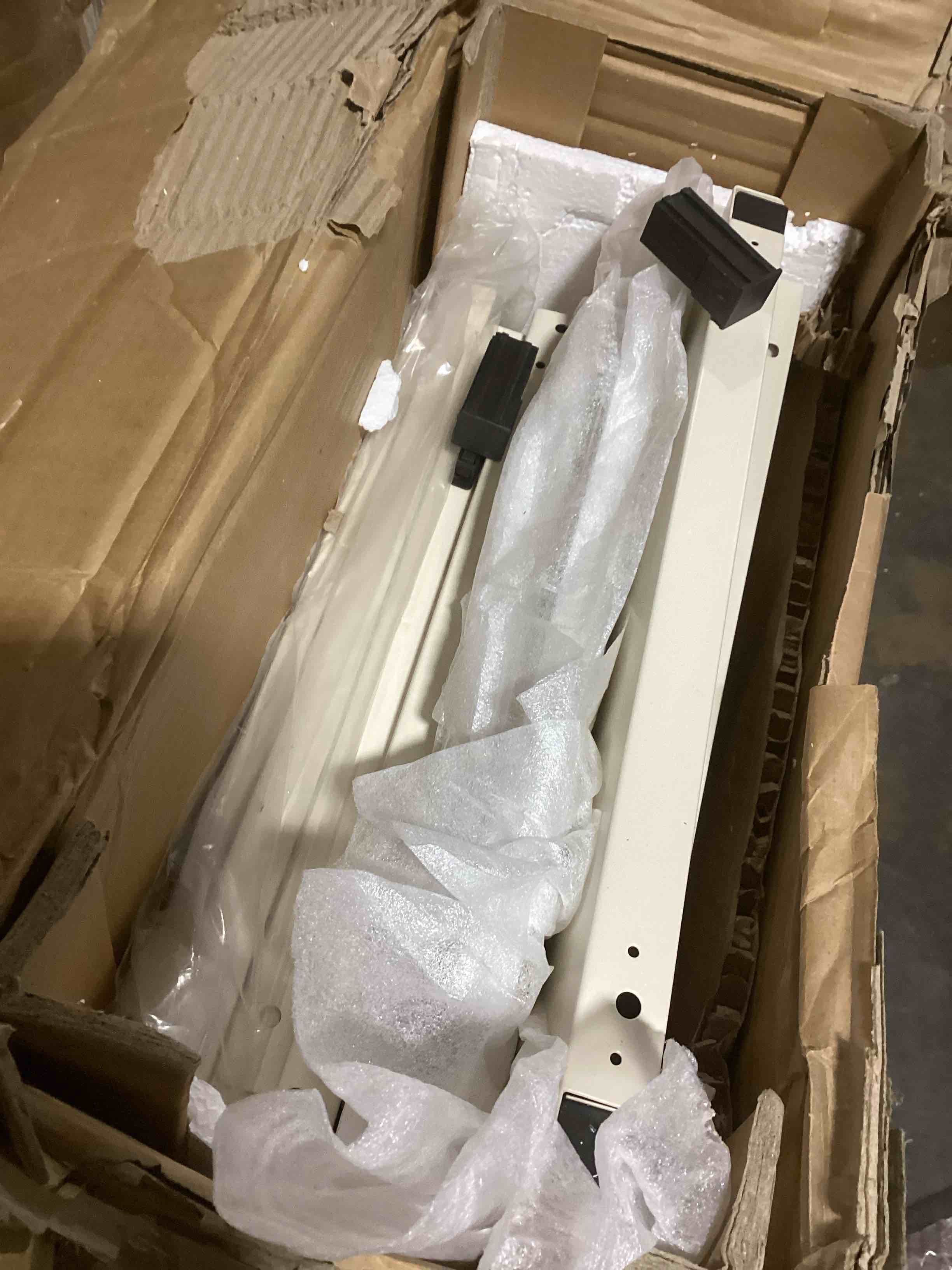 https://s3.amazonaws.com/lotting-images-prod/bidfta/BLU5108263_1706898152775.jpeg