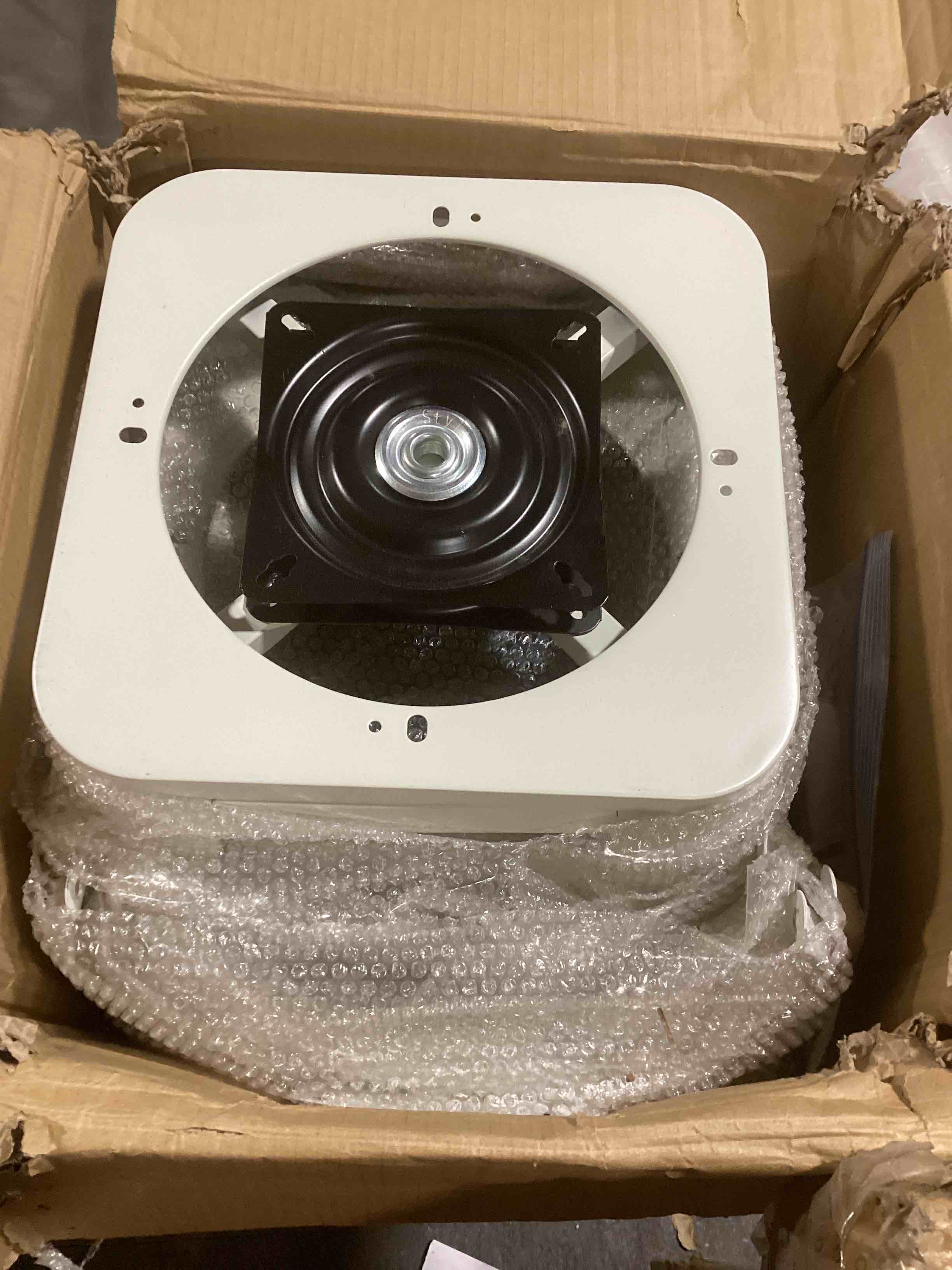 https://s3.amazonaws.com/lotting-images-prod/bidfta/BLU5108474_1707226730137.jpeg