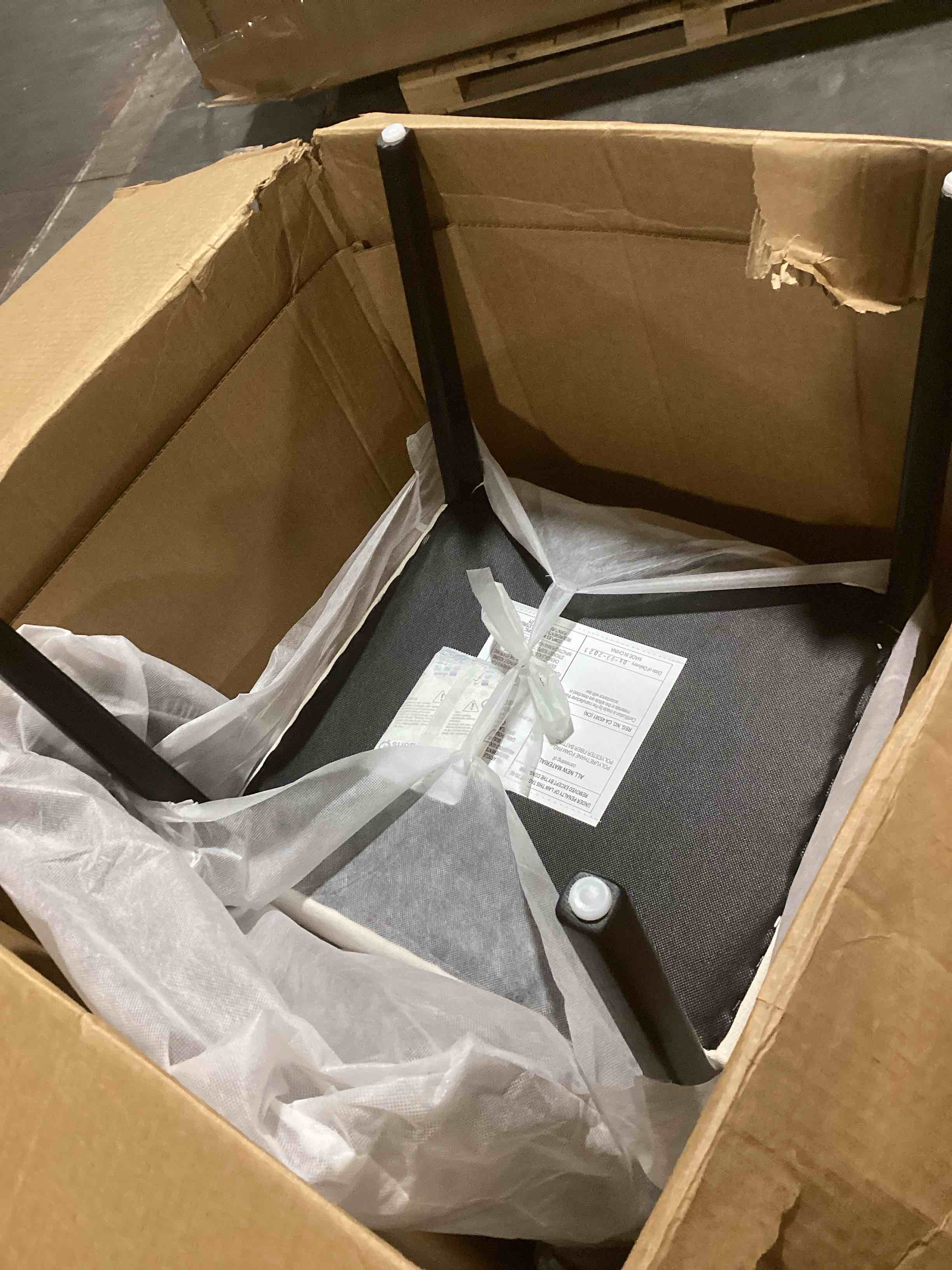 https://s3.amazonaws.com/lotting-images-prod/bidfta/BLU5108490_1707227537289.jpeg